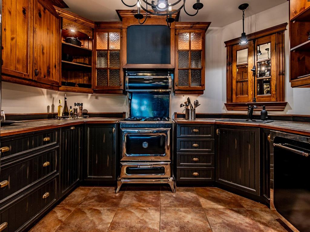 









885


Rue de la Poudrière

,
Shawinigan,




QC
G0X1L0

