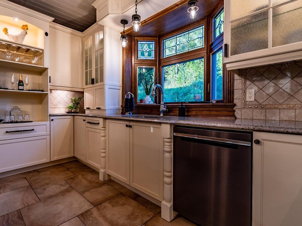 









885


Rue de la Poudrière

,
Shawinigan,




QC
G0X1L0

