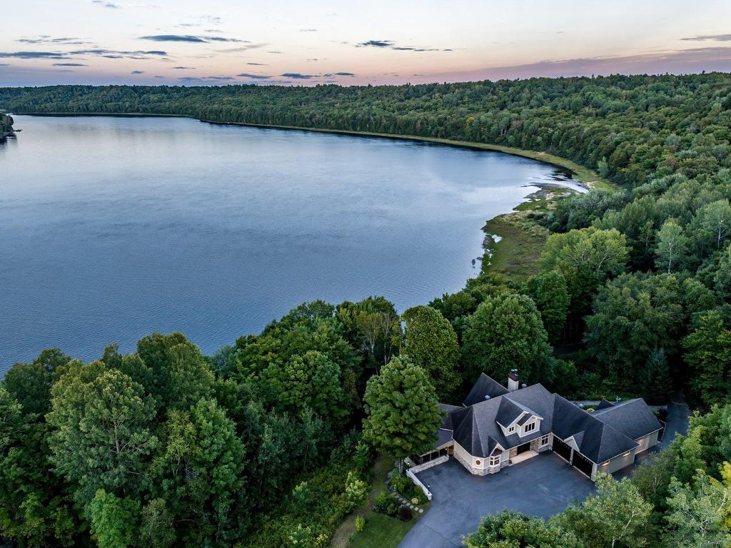 









885


Rue de la Poudrière

,
Shawinigan,




QC
G0X1L0

