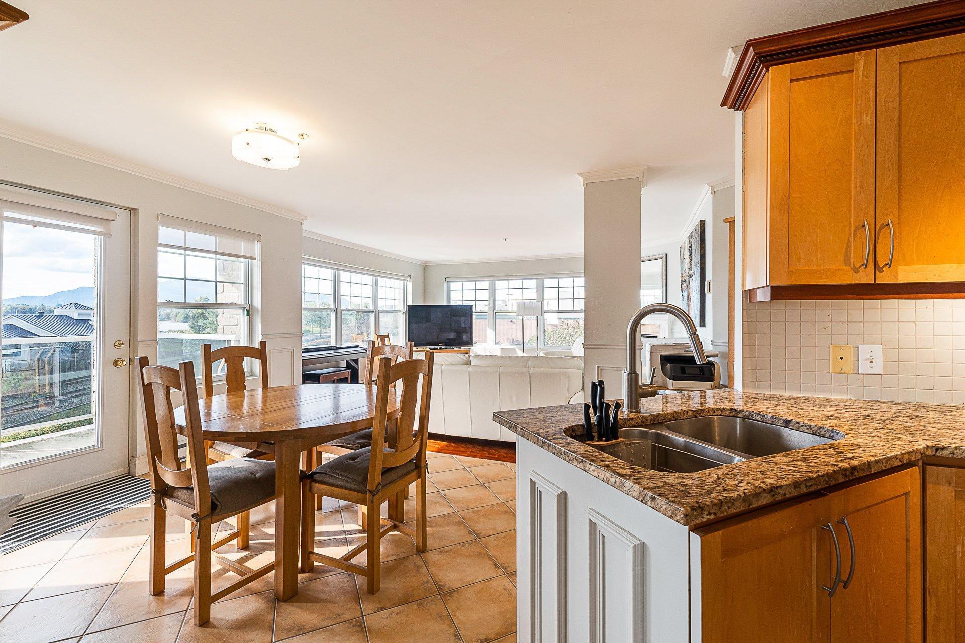 









60


Rue du Lac

, 201,
Magog,




QC
J1X1X5

