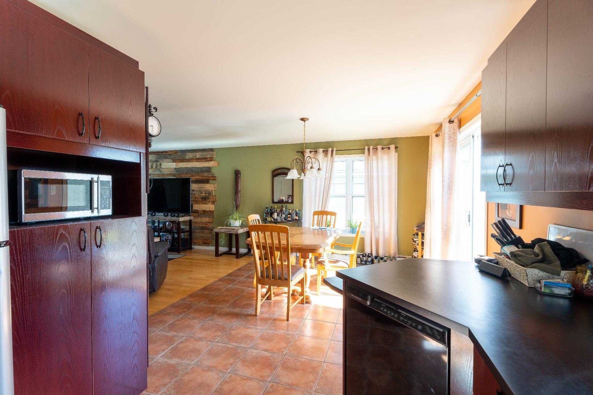 









2525


Rue Beethoven

,
Drummondville,




QC
J2B8M9

