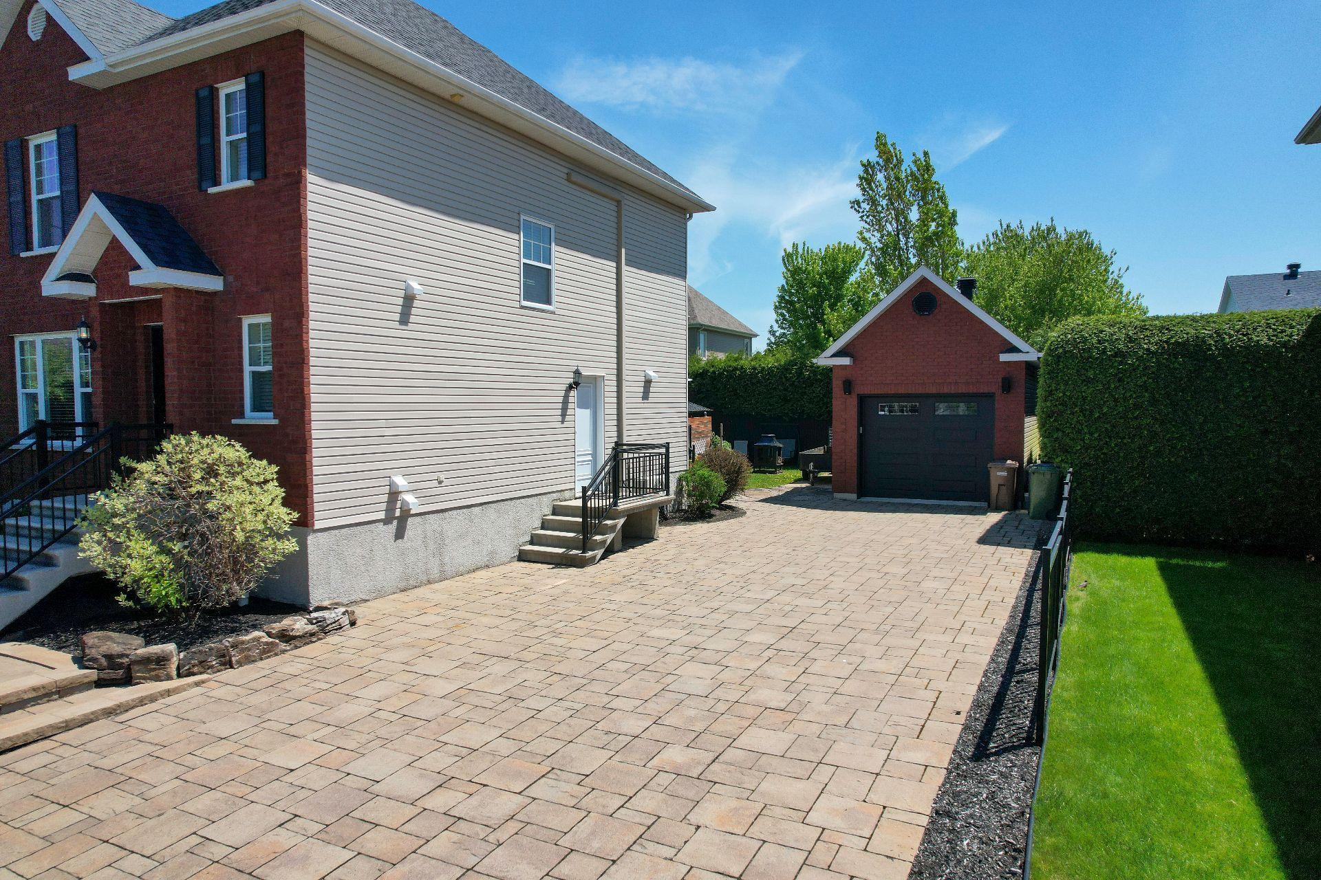 









2525


Rue Beethoven

,
Drummondville,




QC
J2B8M9

