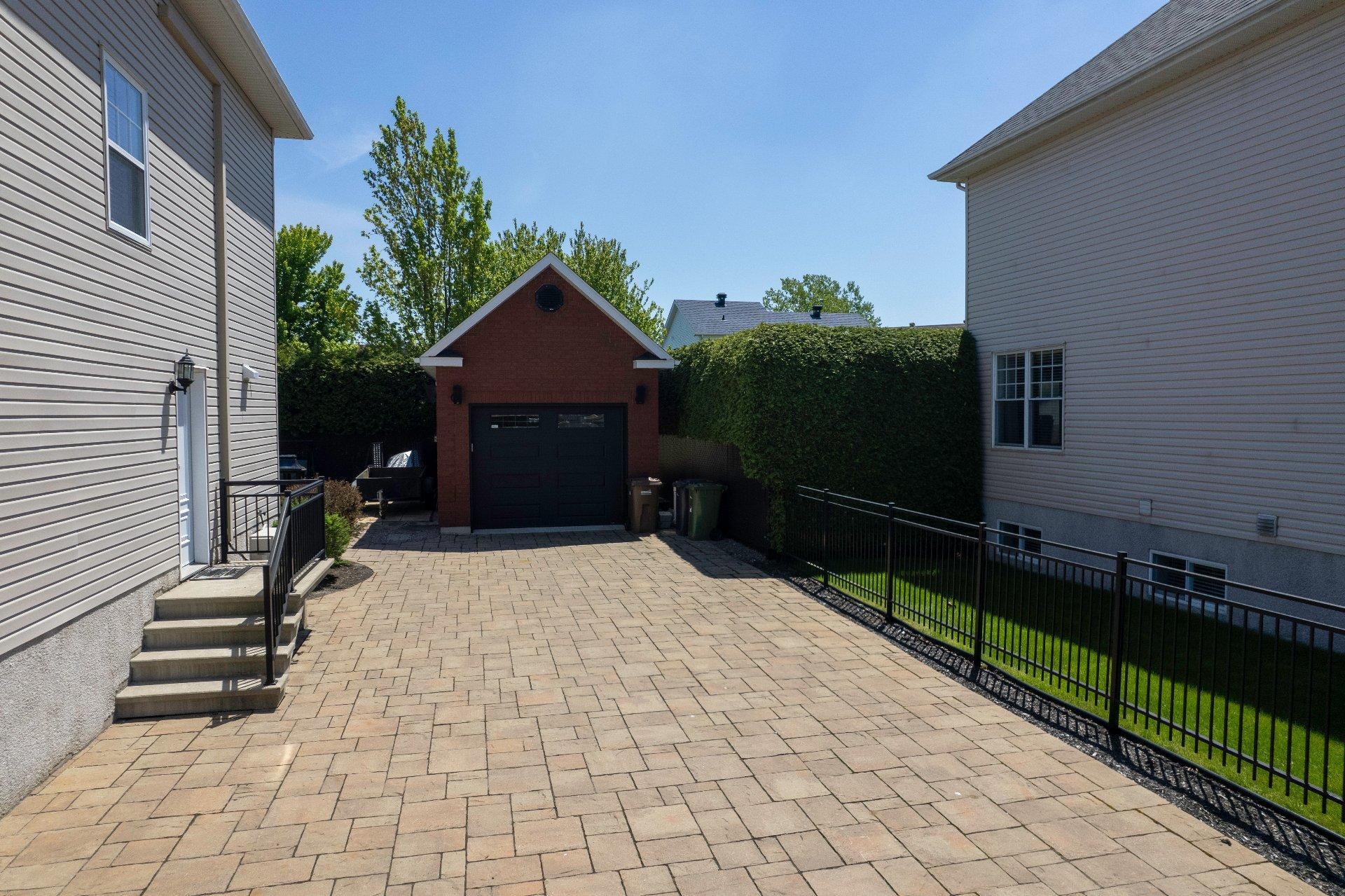 









2525


Rue Beethoven

,
Drummondville,




QC
J2B8M9

