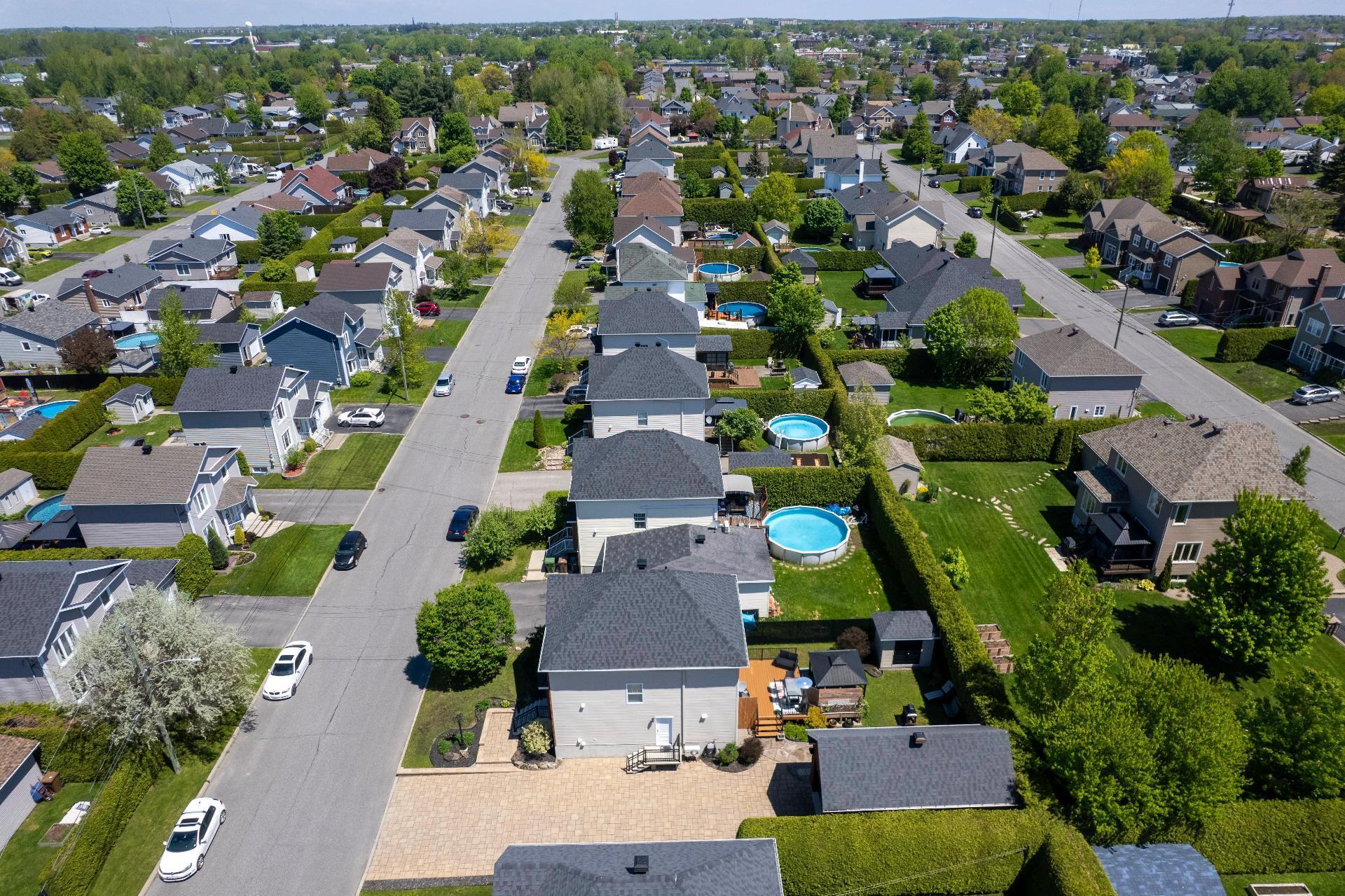 









2525


Rue Beethoven

,
Drummondville,




QC
J2B8M9

