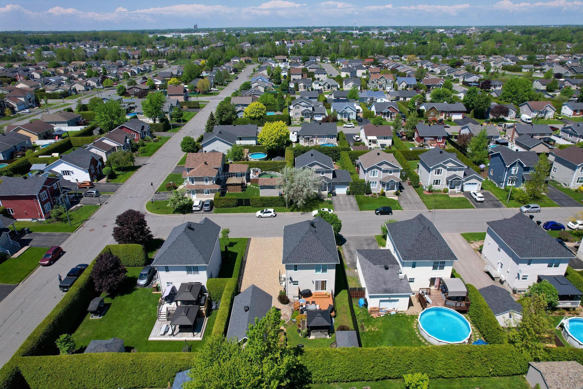 









2525


Rue Beethoven

,
Drummondville,




QC
J2B8M9

