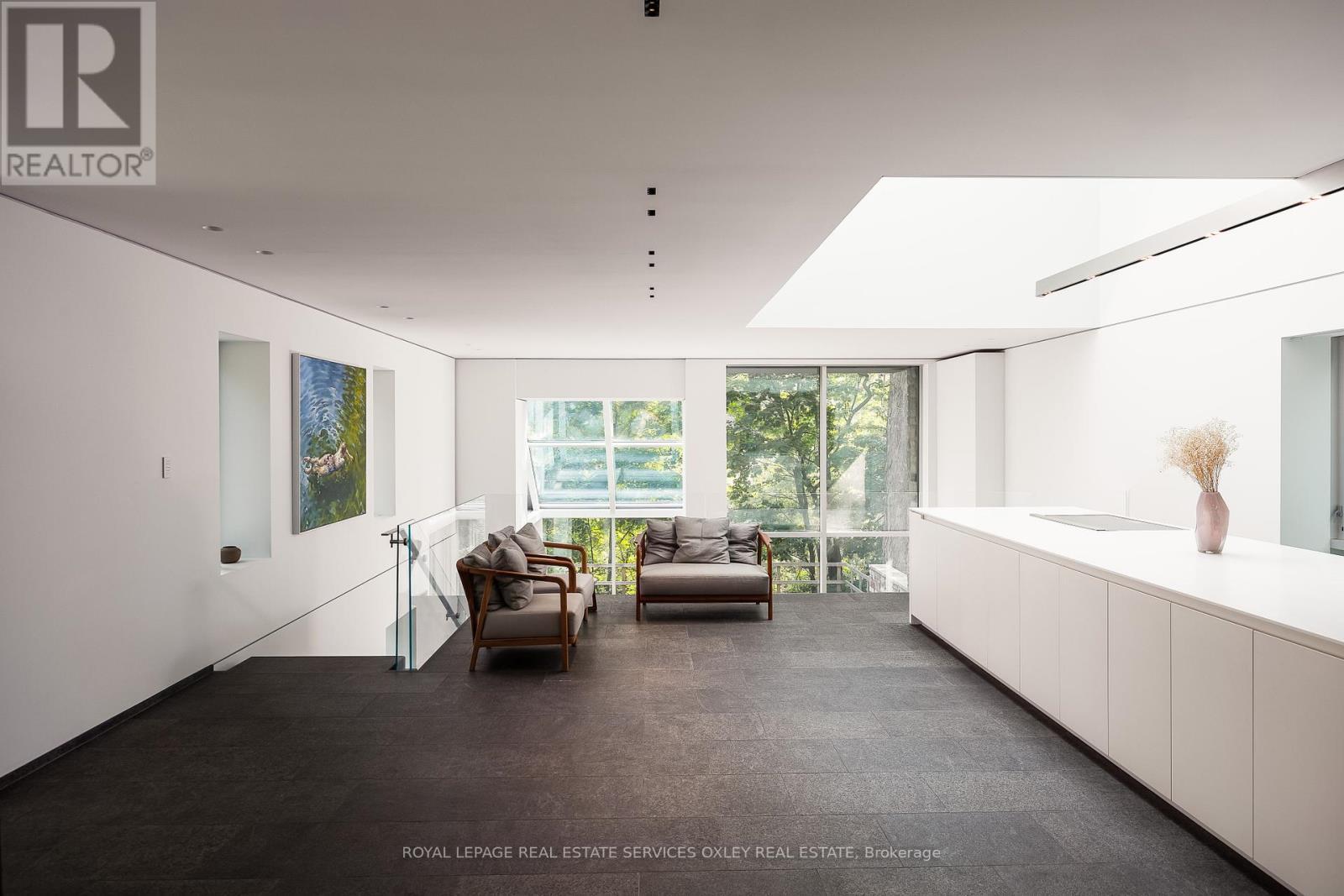 












11 BEAUMONT ROAD

,
Toronto,




Ontario
M4W1V4

