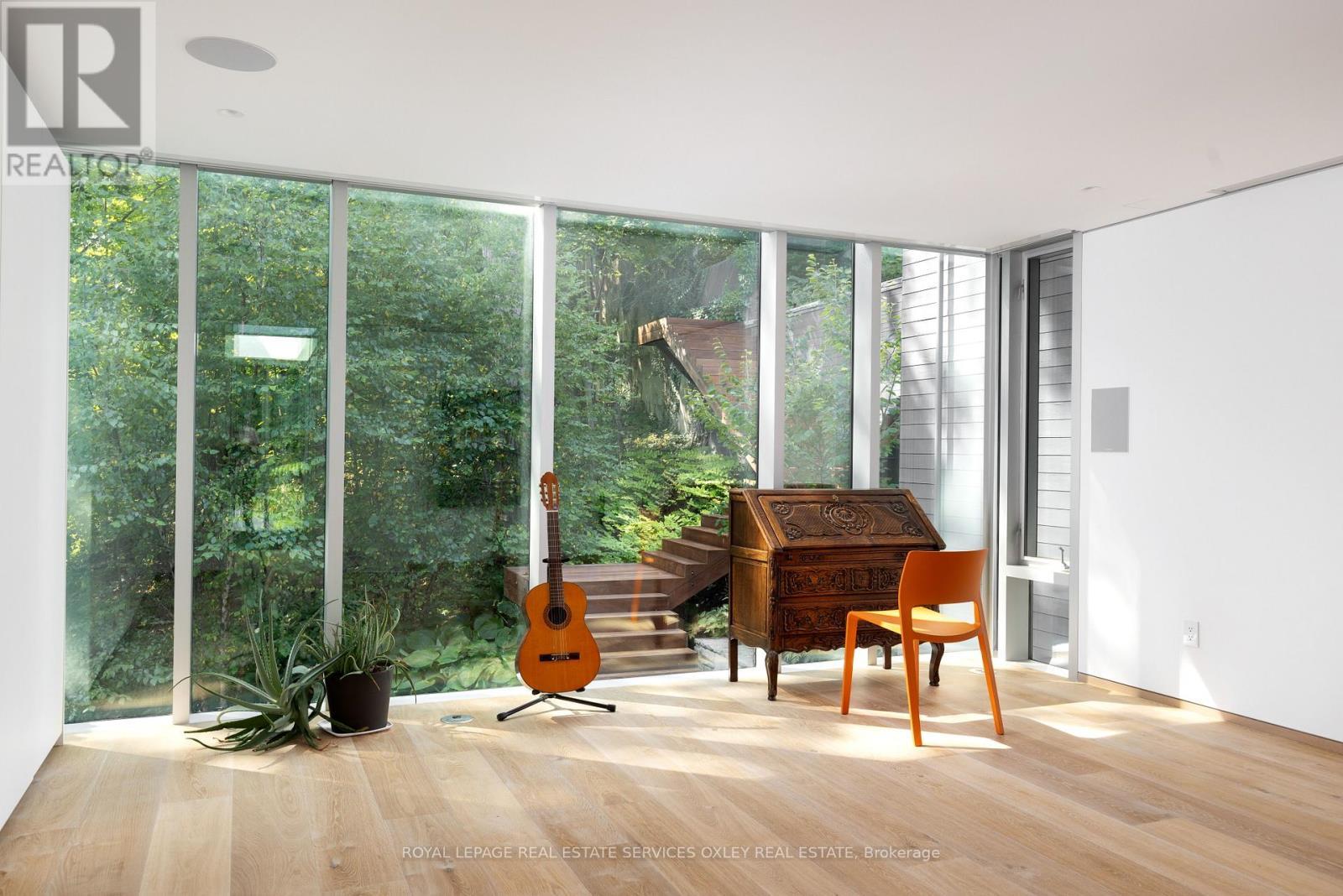 












11 BEAUMONT ROAD

,
Toronto,




Ontario
M4W1V4

