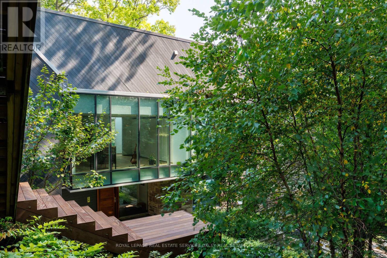 












11 BEAUMONT ROAD

,
Toronto,




Ontario
M4W1V4

