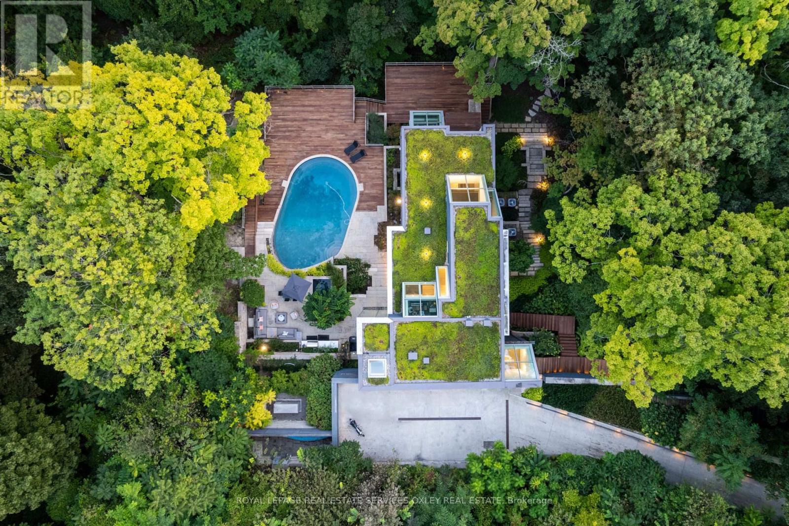 












11 BEAUMONT ROAD

,
Toronto,




Ontario
M4W1V4

