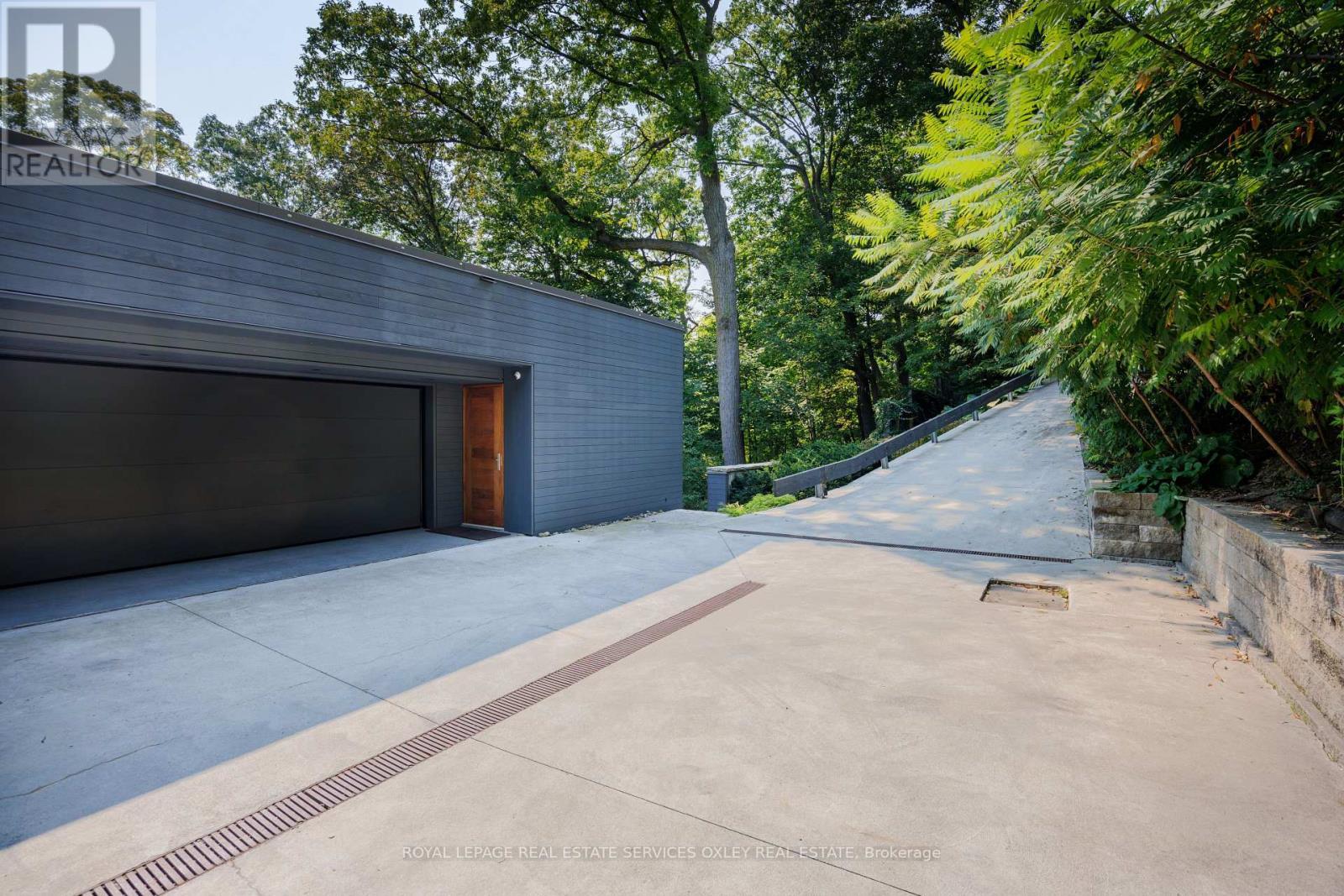












11 BEAUMONT ROAD

,
Toronto,




Ontario
M4W1V4


