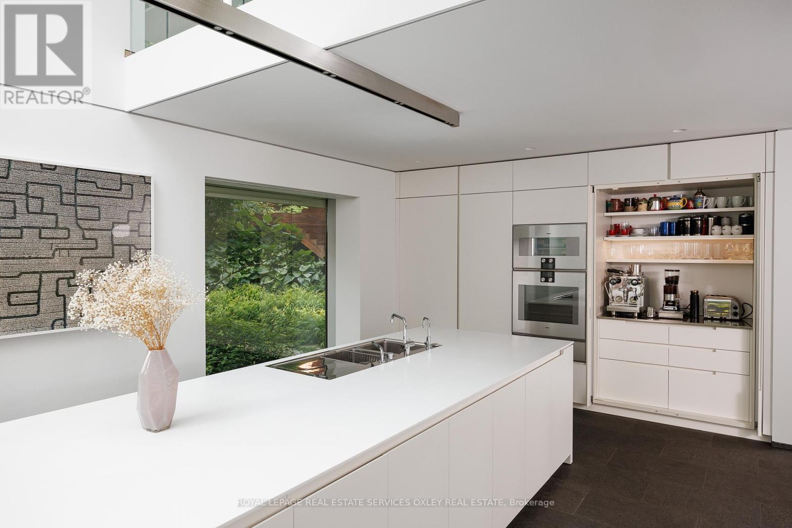 












11 BEAUMONT ROAD

,
Toronto,




Ontario
M4W1V4

