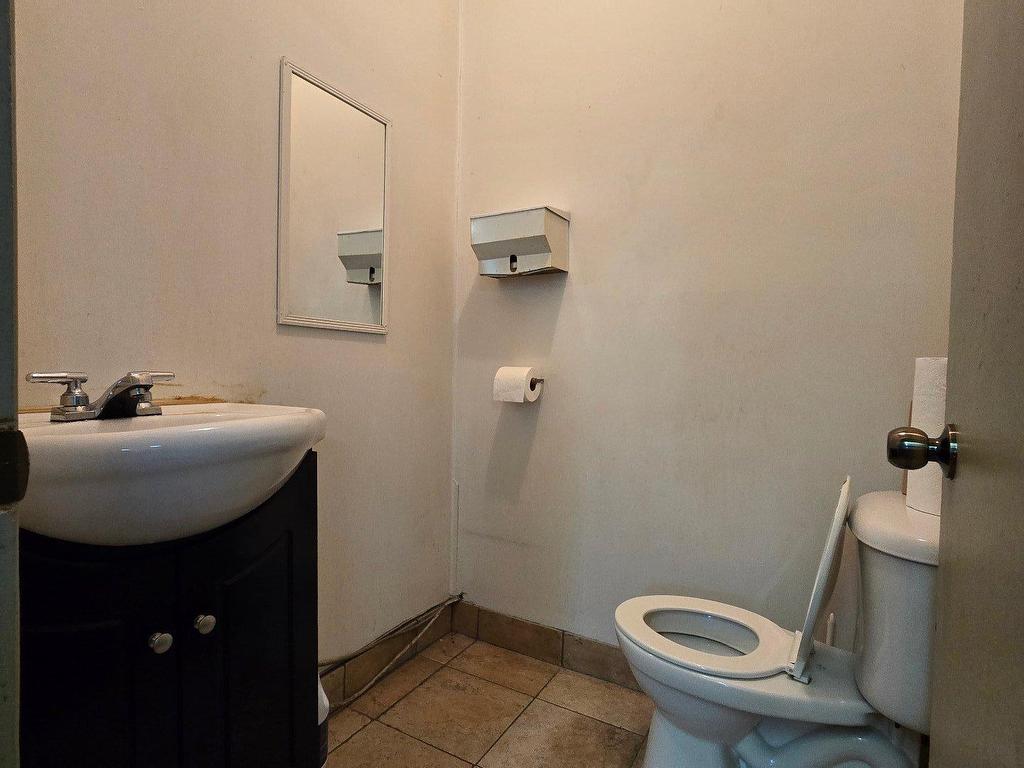 









1475


Rue Cunard

,
Laval (Chomedey),




QC
H7S2H8

