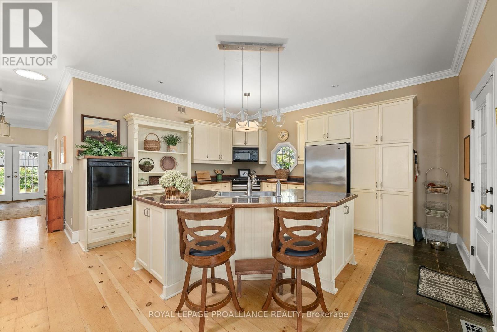 












23 MAIN STREET

,
Prince Edward County (Picton Ward),




Ontario
K0K2T0

