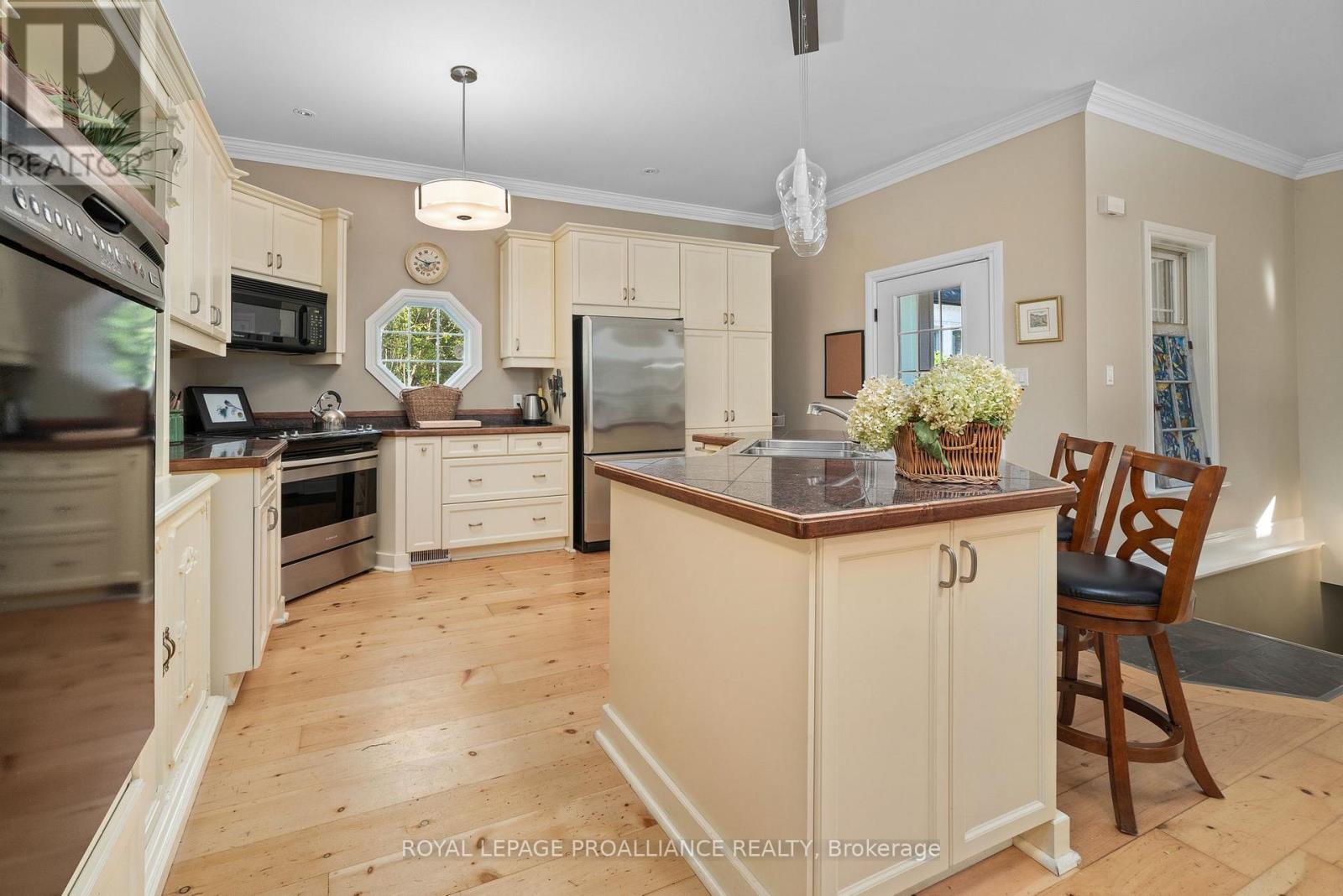 












23 MAIN STREET

,
Prince Edward County (Picton Ward),




Ontario
K0K2T0

