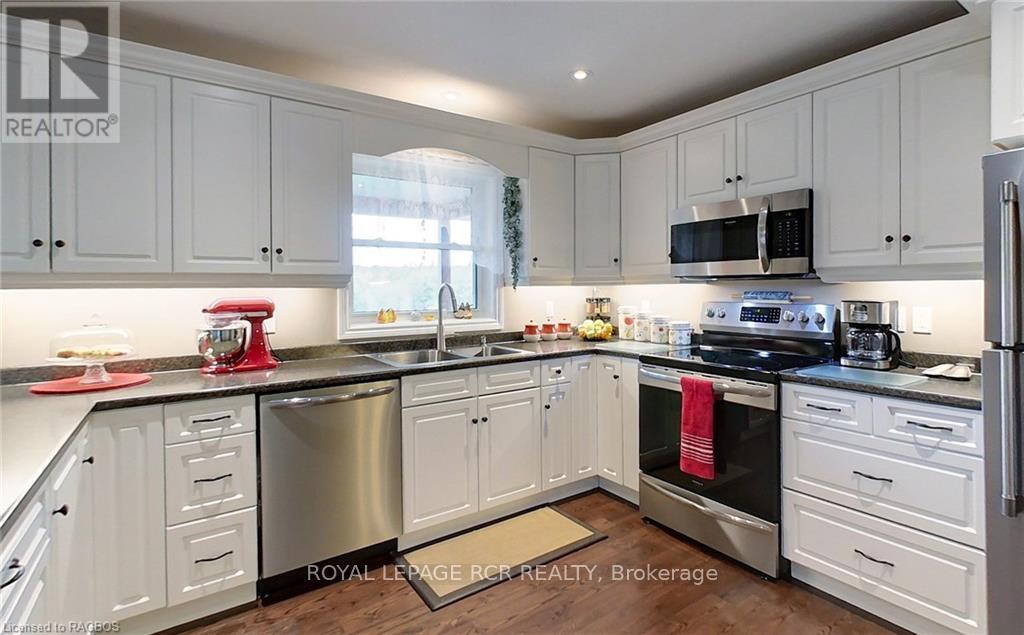 












495190 TRAVERSTON ROAD

,
West Grey,




Ontario
N0C1H0

