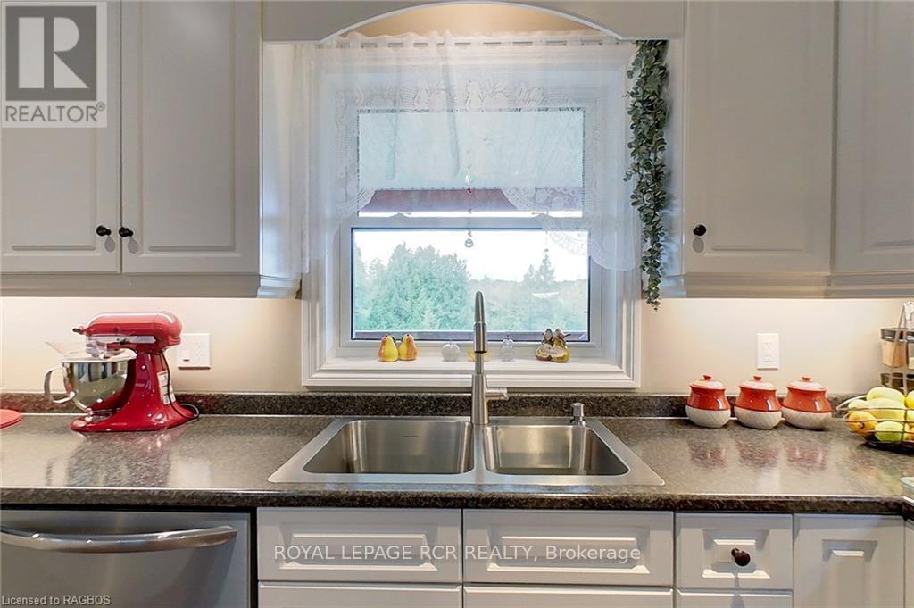 












495190 TRAVERSTON ROAD

,
West Grey,




Ontario
N0C1H0

