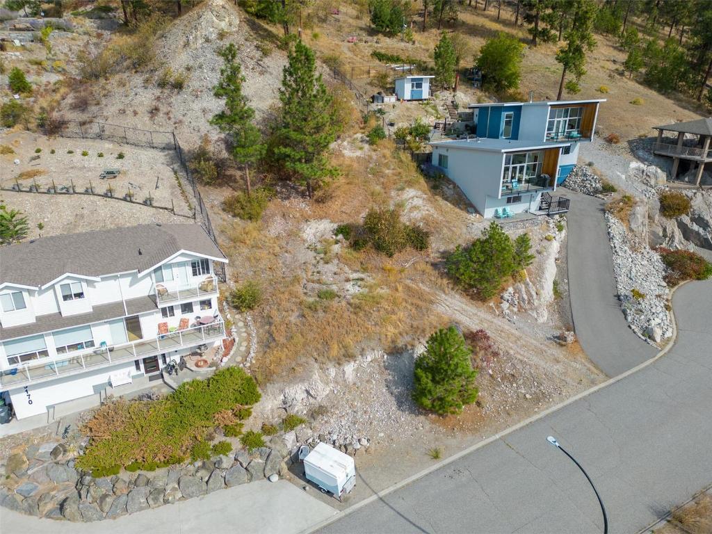 









5166


MacNeill

Court,
Peachland,







BC
V0H 1X2

