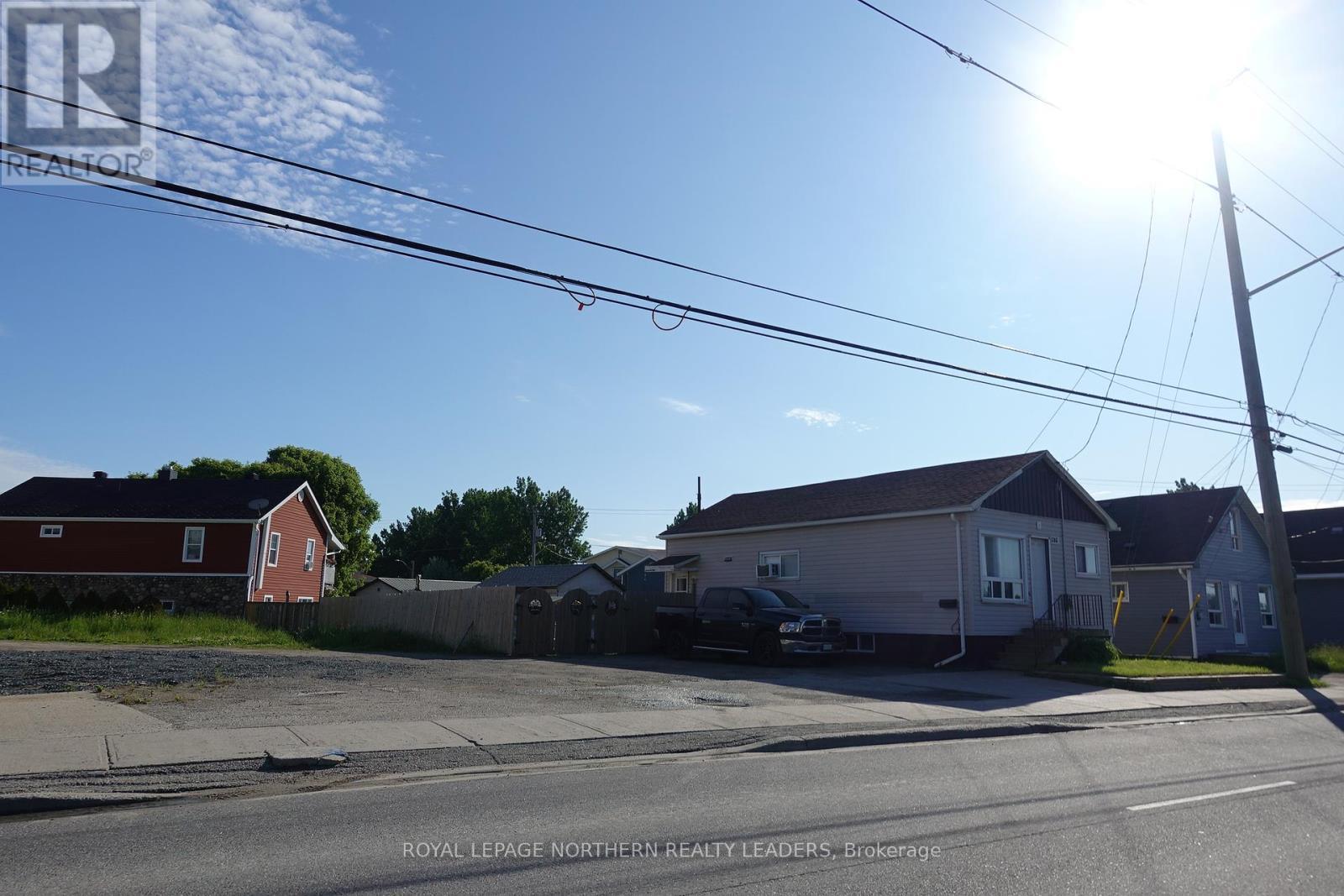 












698 RIVERSIDE DRIVE

,
Timmins (MTJ - Main Area),




Ontario
P4N3V9

