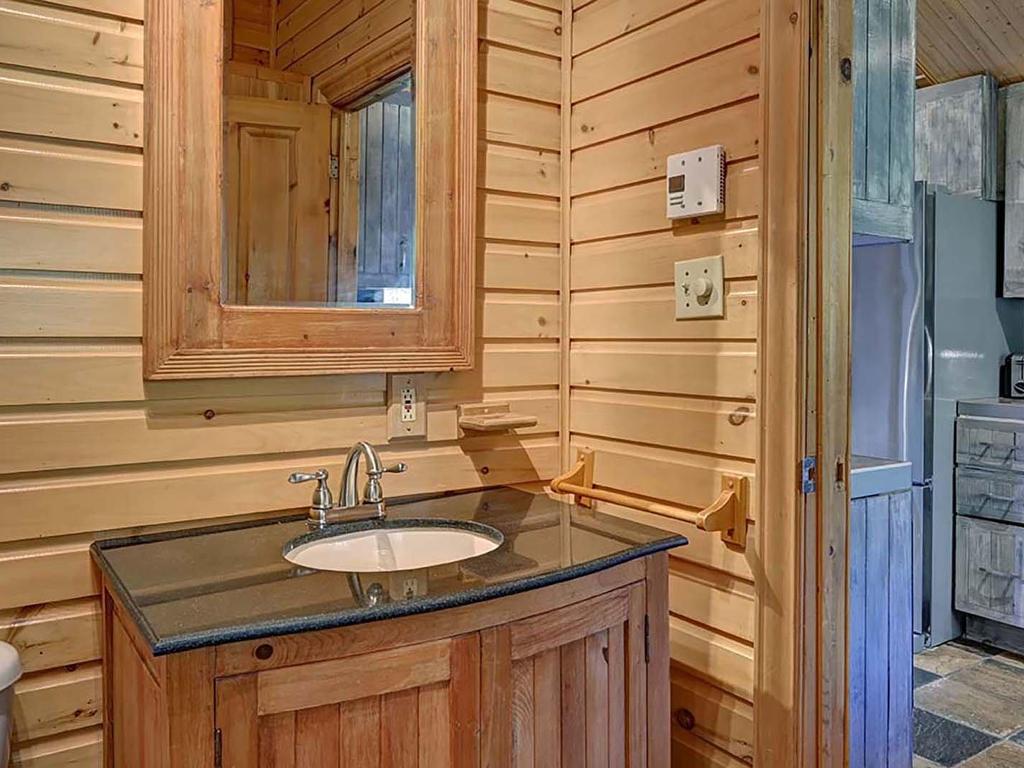 









1826


Ch. du Lac-Chaud

,
La Macaza,




QC
J0T1R0

