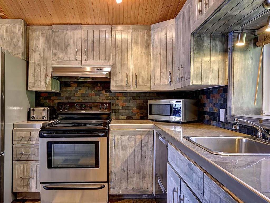 









1826


Ch. du Lac-Chaud

,
La Macaza,




QC
J0T1R0

