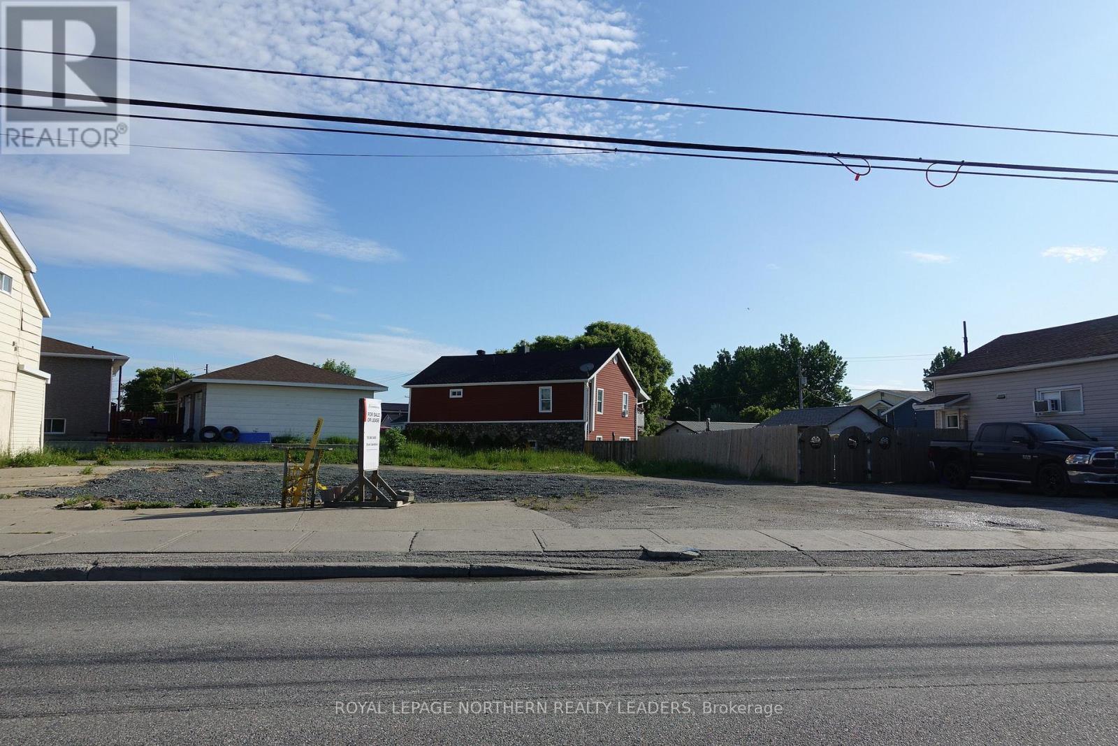 












694-696 RIVERSIDE DRIVE

,
Timmins (MTJ - Main Area),







Ontario
P4N3V9

