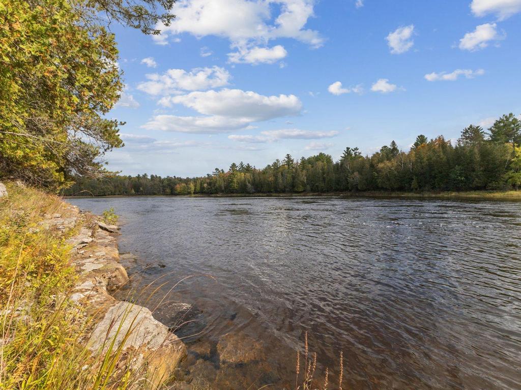 









255


Ch. East-Range

,
L'Isle-aux-Allumettes,







QC
J0X1M0

