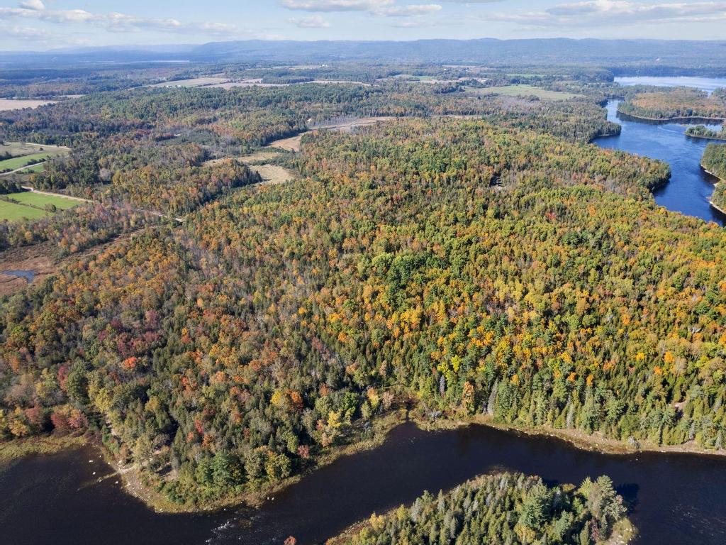 









255


Ch. East-Range

,
L'Isle-aux-Allumettes,







QC
J0X1M0

