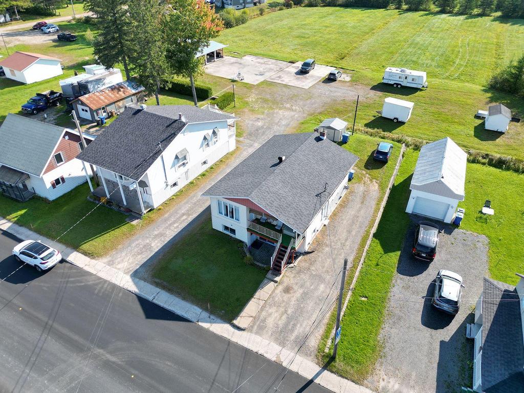 









479

 - 481


Rue Notre-Dame

,
Saint-Alexis-des-Monts,




QC
J0K1V0

