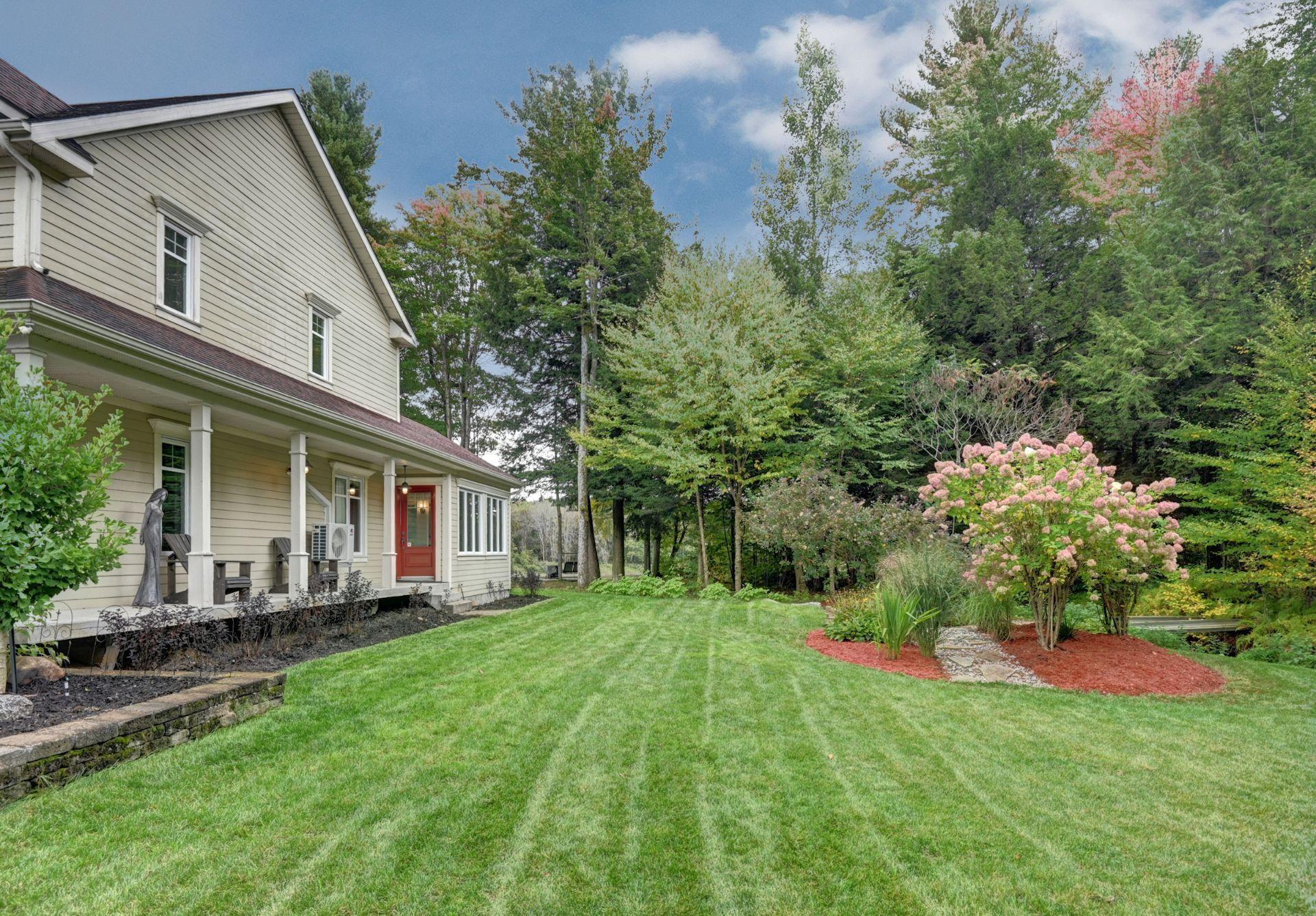 









1380


Rue de la Réserve

,
Saint-Lucien,




QC
J0C1N0

