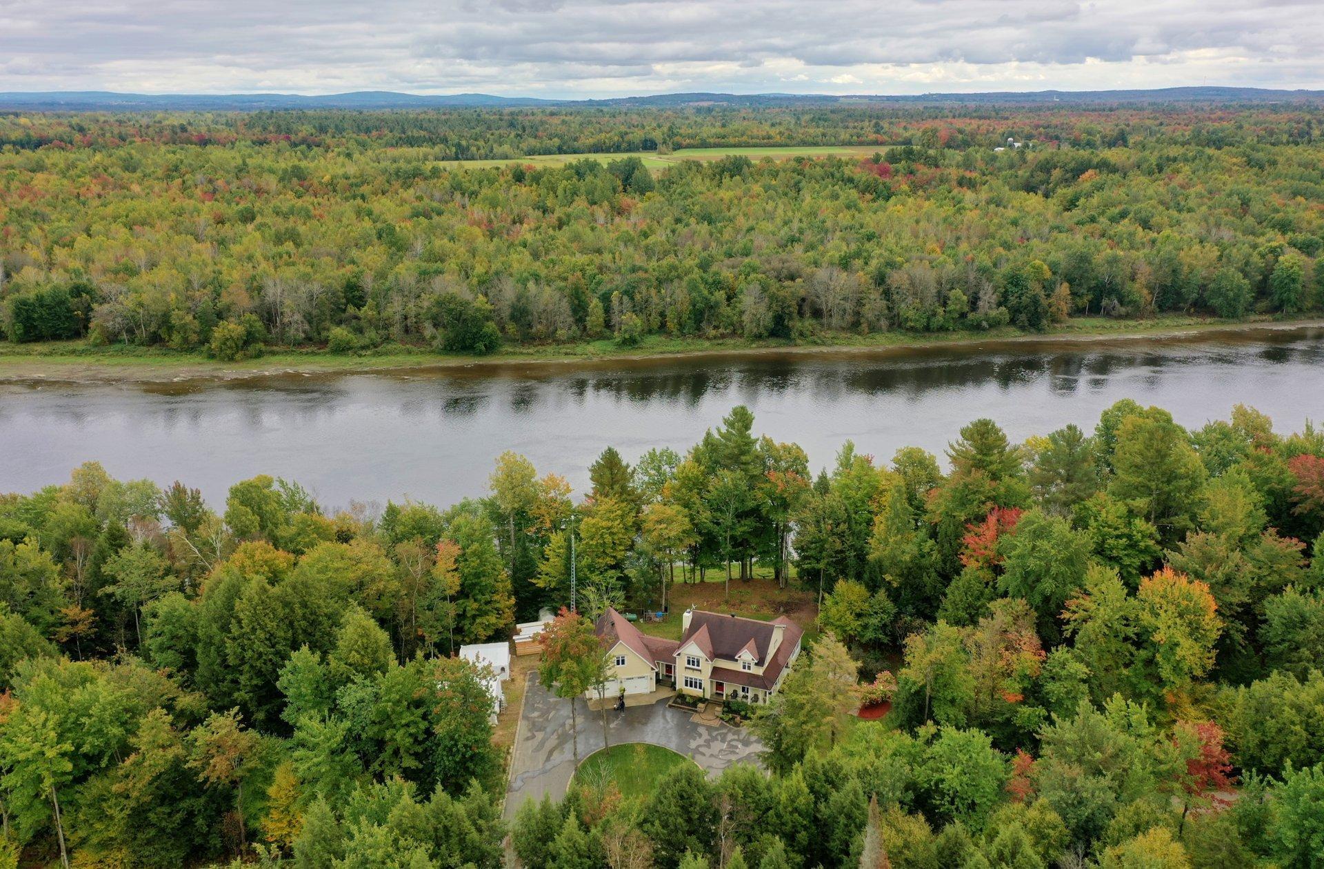 









1380


Rue de la Réserve

,
Saint-Lucien,




QC
J0C1N0

