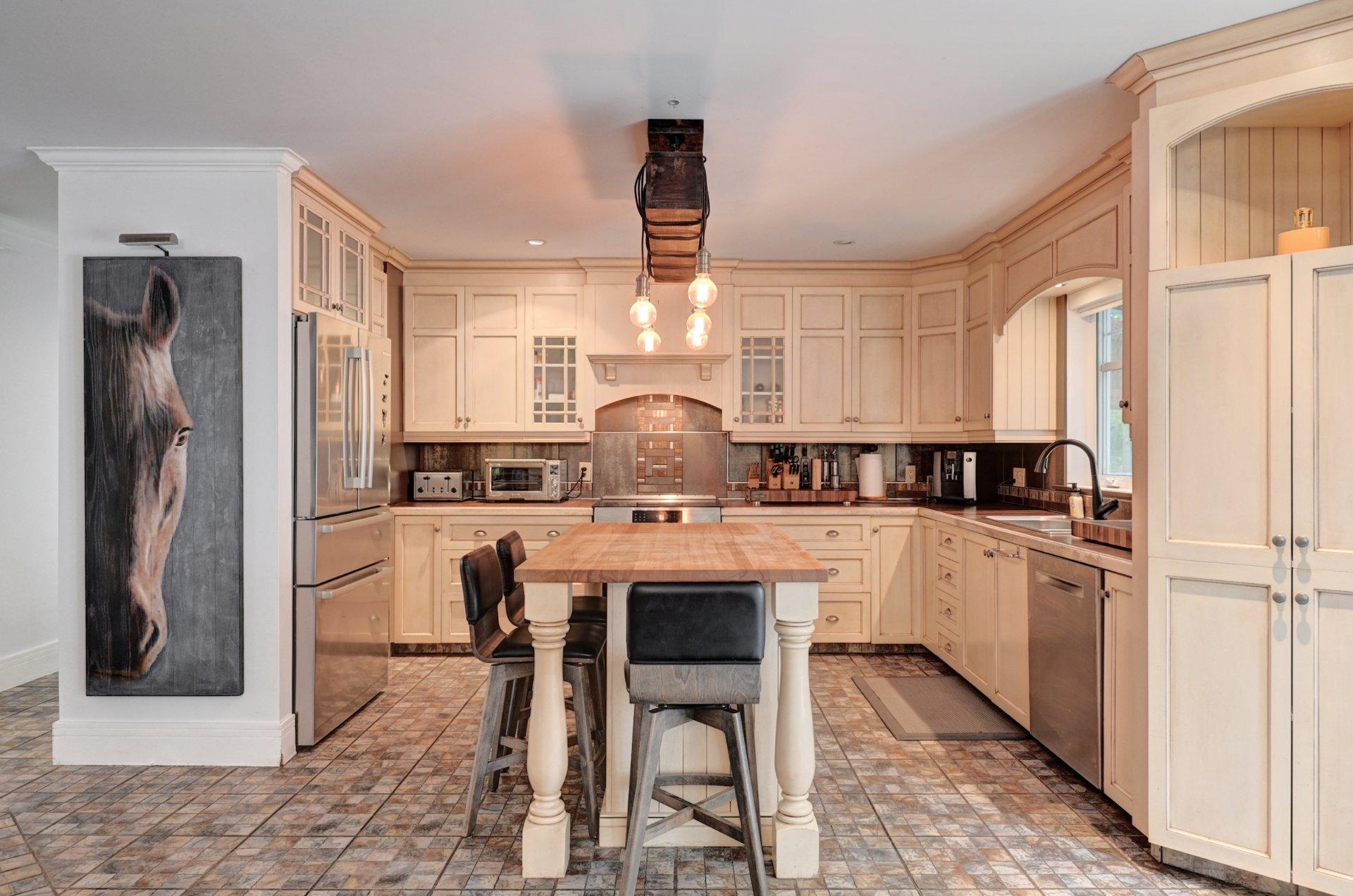 









1380


Rue de la Réserve

,
Saint-Lucien,




QC
J0C1N0

