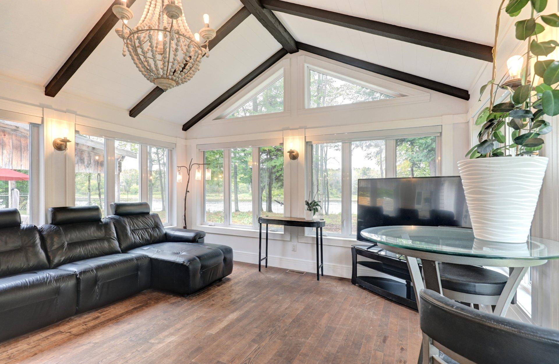 









1380


Rue de la Réserve

,
Saint-Lucien,




QC
J0C1N0

