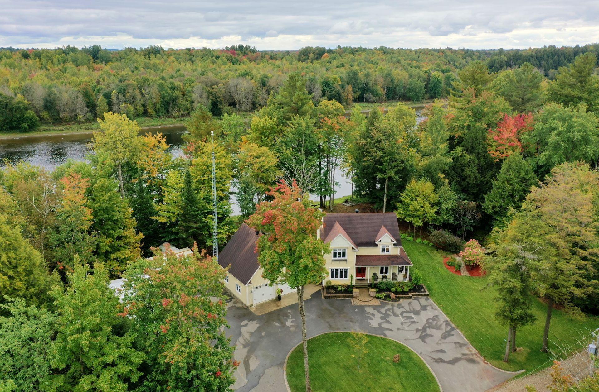 









1380


Rue de la Réserve

,
Saint-Lucien,




QC
J0C1N0

