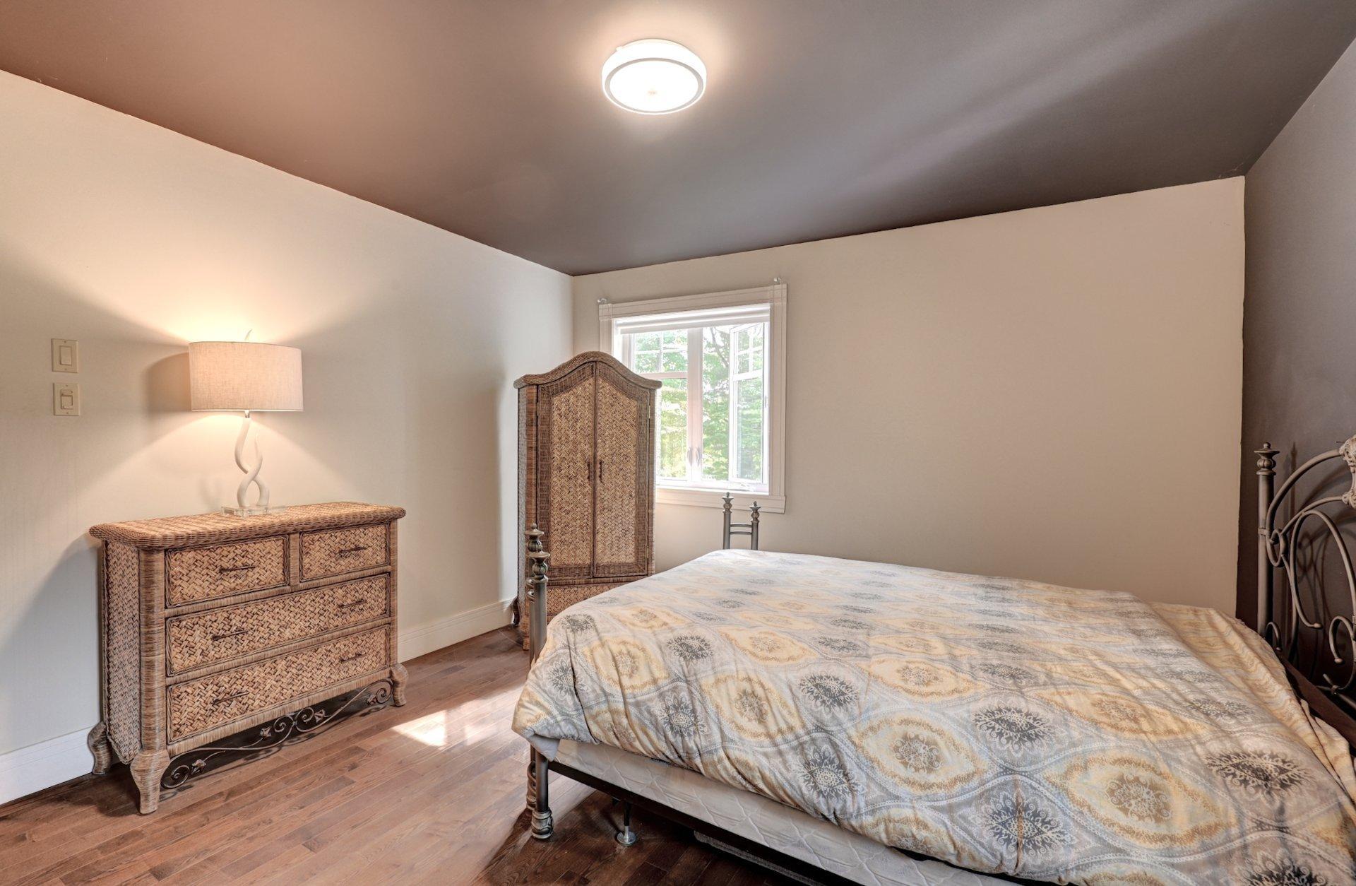 









1380


Rue de la Réserve

,
Saint-Lucien,




QC
J0C1N0

