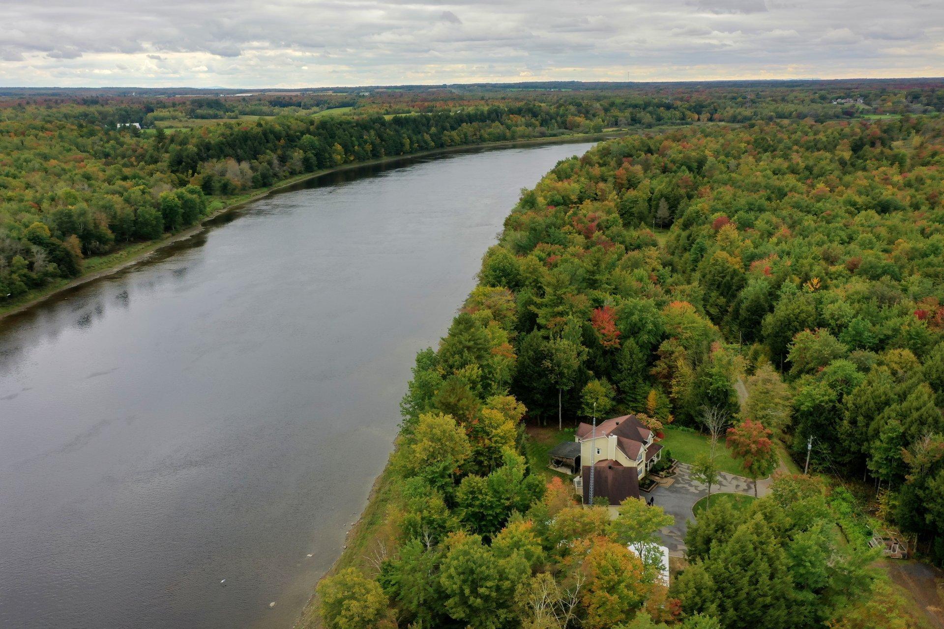 









1380


Rue de la Réserve

,
Saint-Lucien,




QC
J0C1N0


