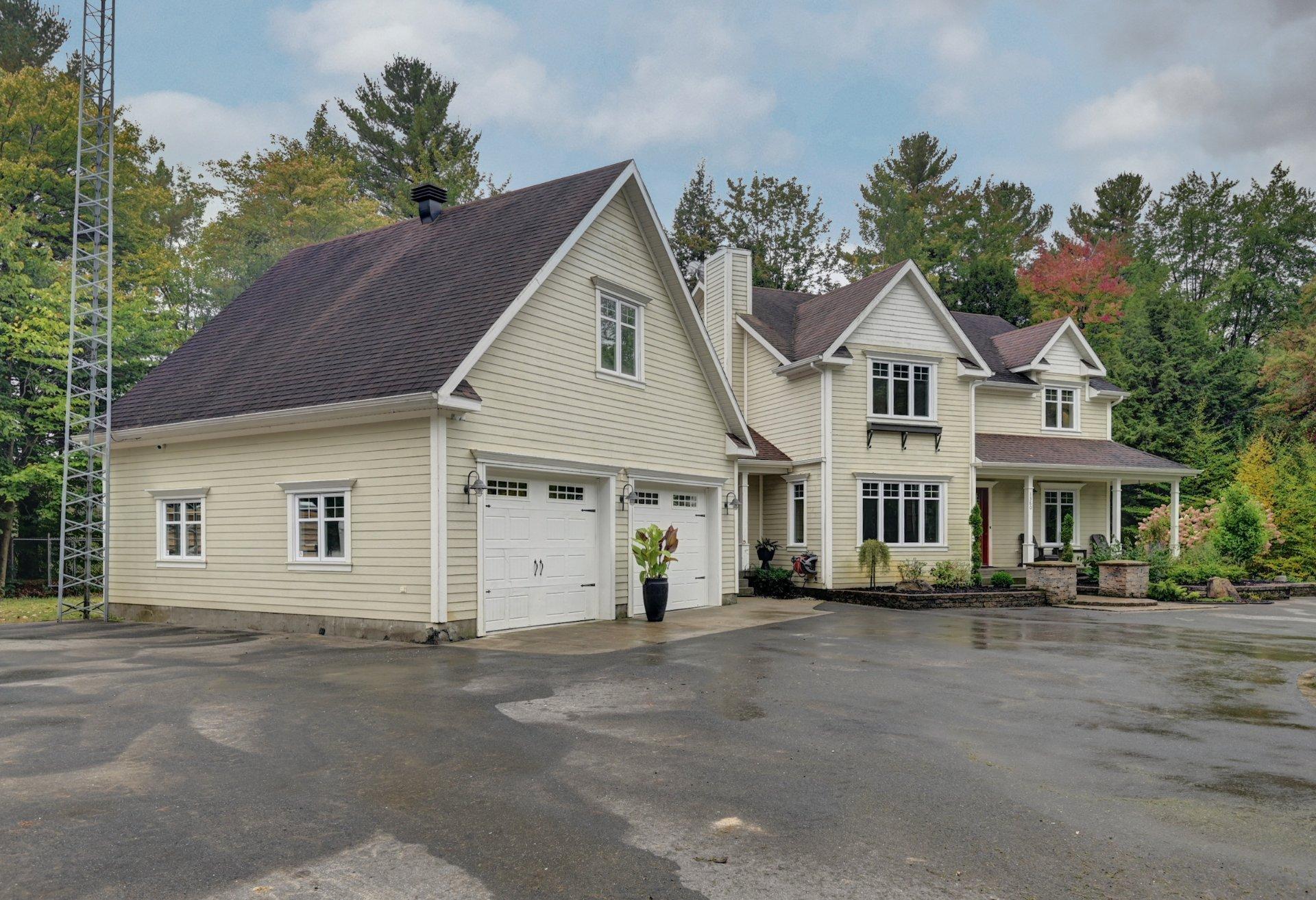 









1380


Rue de la Réserve

,
Saint-Lucien,




QC
J0C1N0

