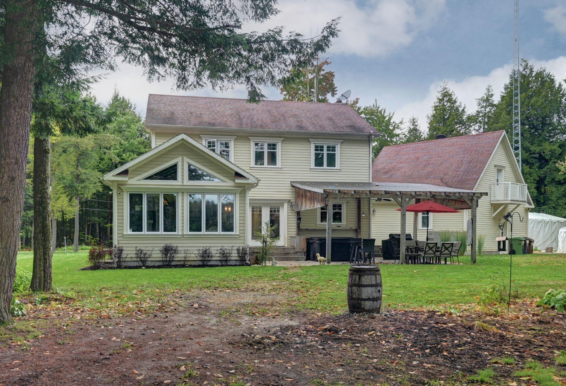 









1380


Rue de la Réserve

,
Saint-Lucien,




QC
J0C1N0

