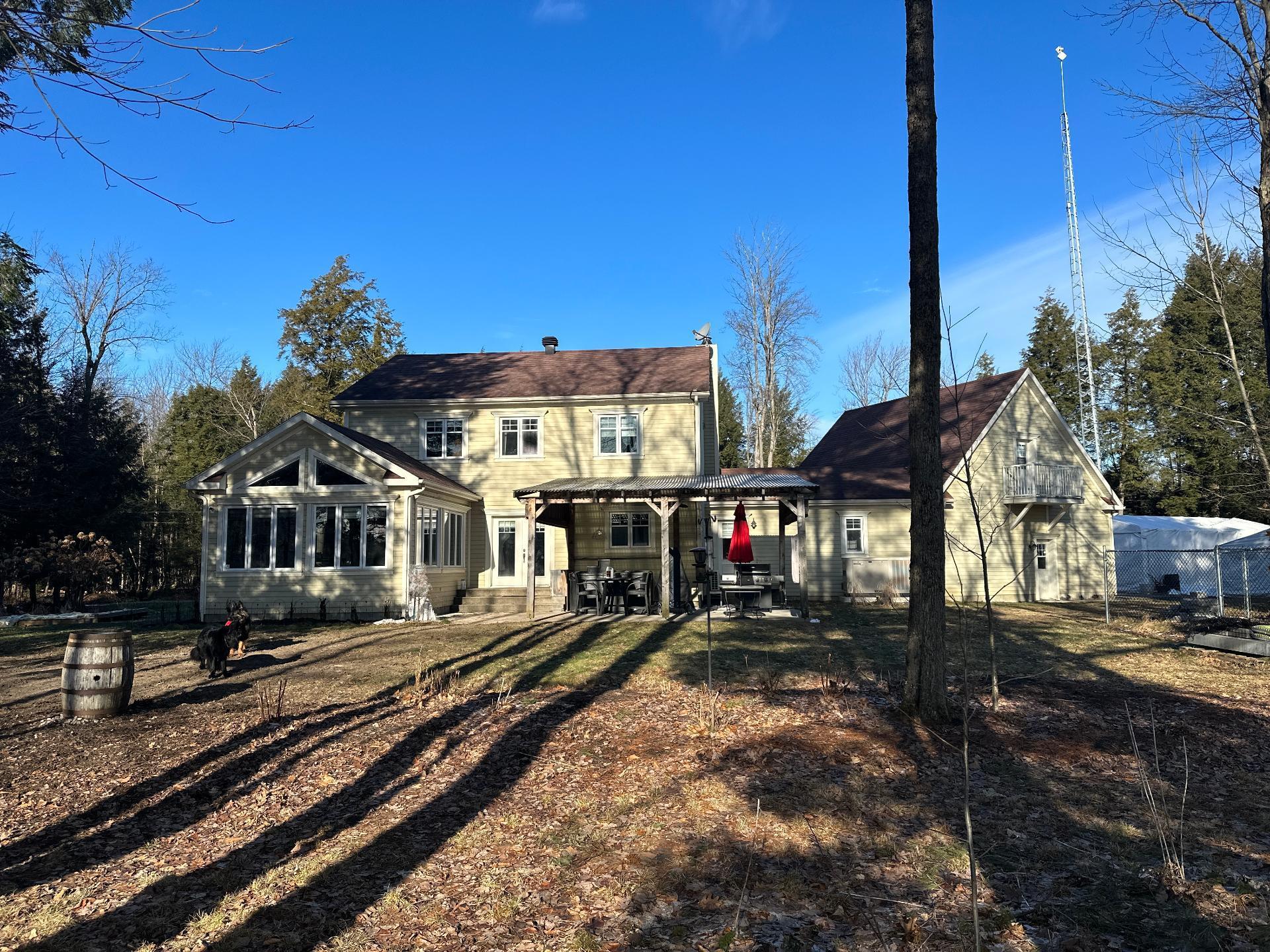 









1380


Rue de la Réserve

,
Saint-Lucien,




QC
J0C1N0

