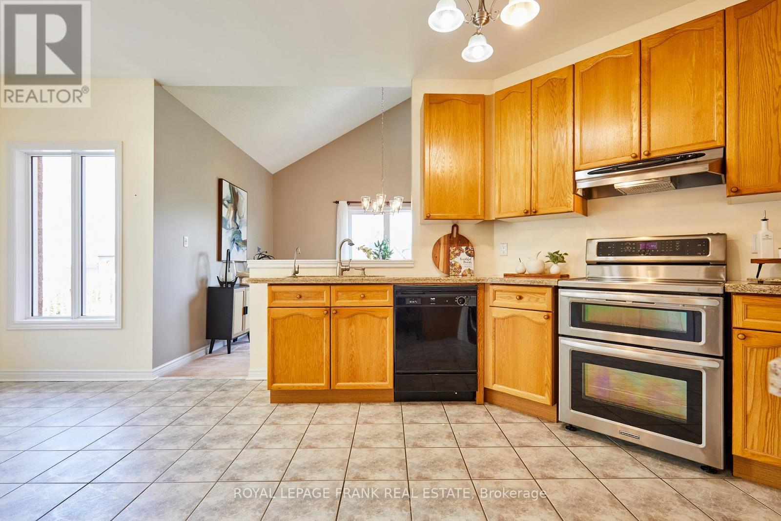 












65 WATERBURY CRESCENT

,
Scugog (Port Perry),




Ontario
L9L1R9

