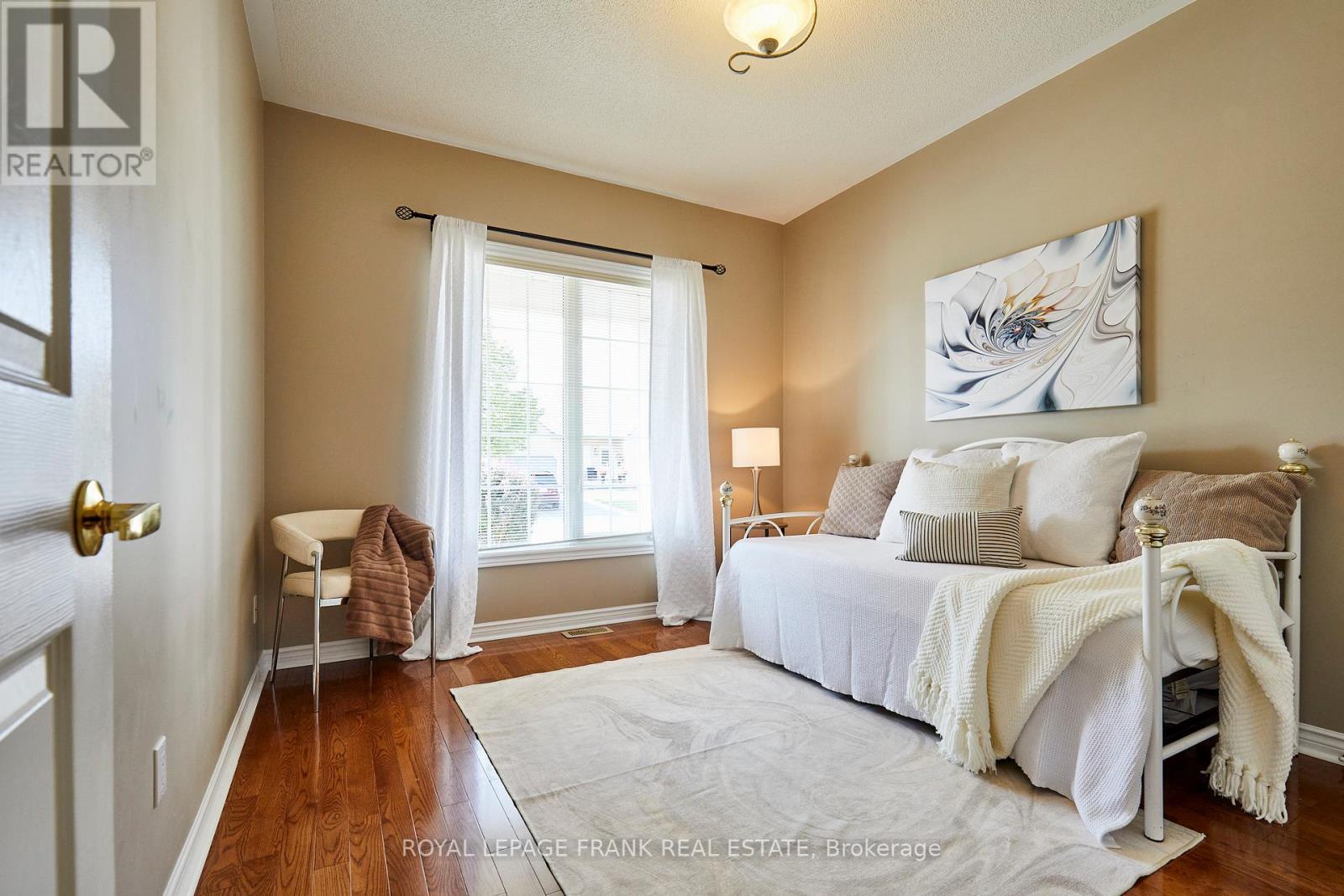












65 WATERBURY CRESCENT

,
Scugog (Port Perry),




Ontario
L9L1R9

