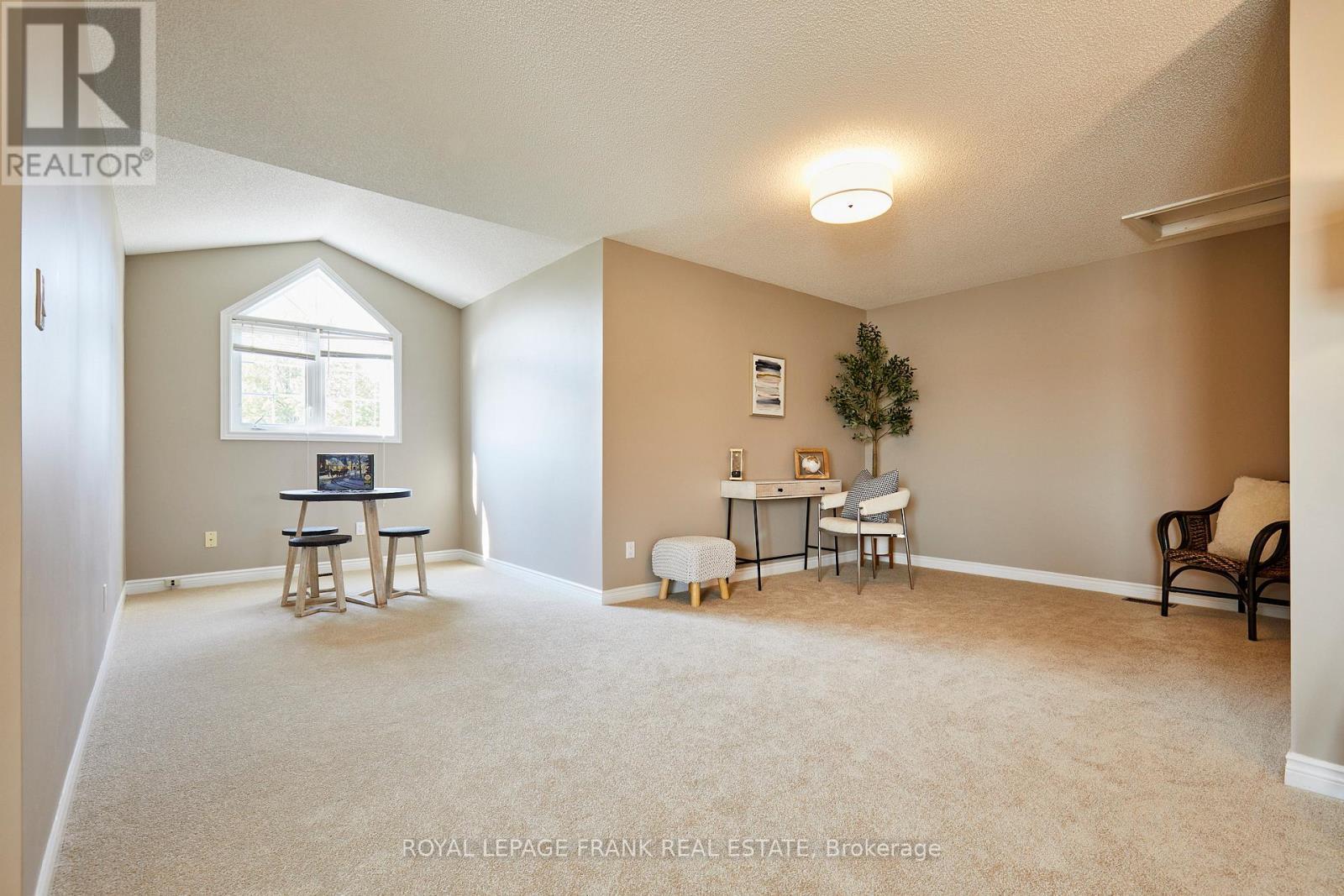 












65 WATERBURY CRESCENT

,
Scugog (Port Perry),




Ontario
L9L1R9

