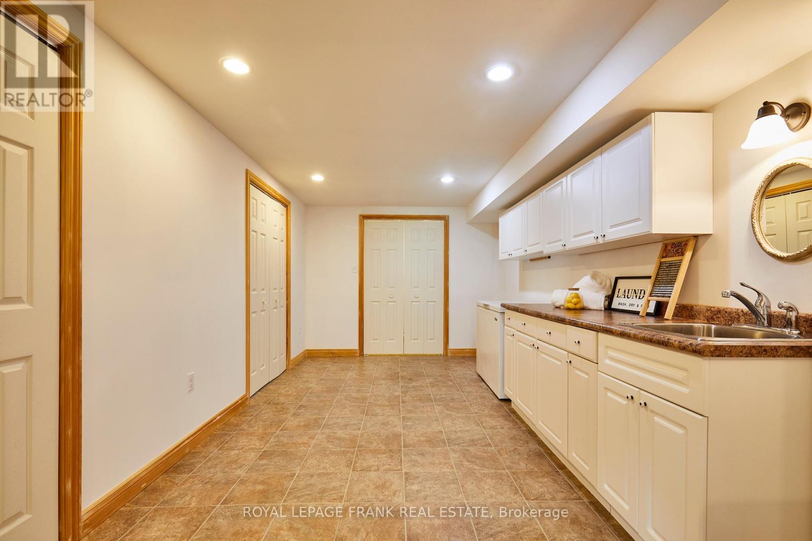 












65 WATERBURY CRESCENT

,
Scugog (Port Perry),




Ontario
L9L1R9

