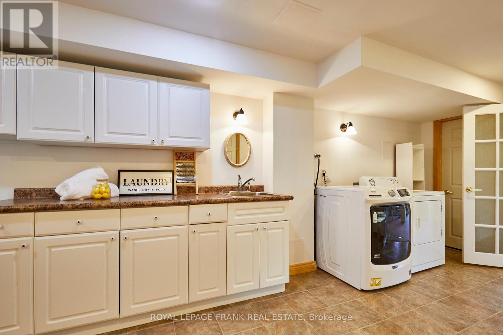 












65 WATERBURY CRESCENT

,
Scugog (Port Perry),




Ontario
L9L1R9

