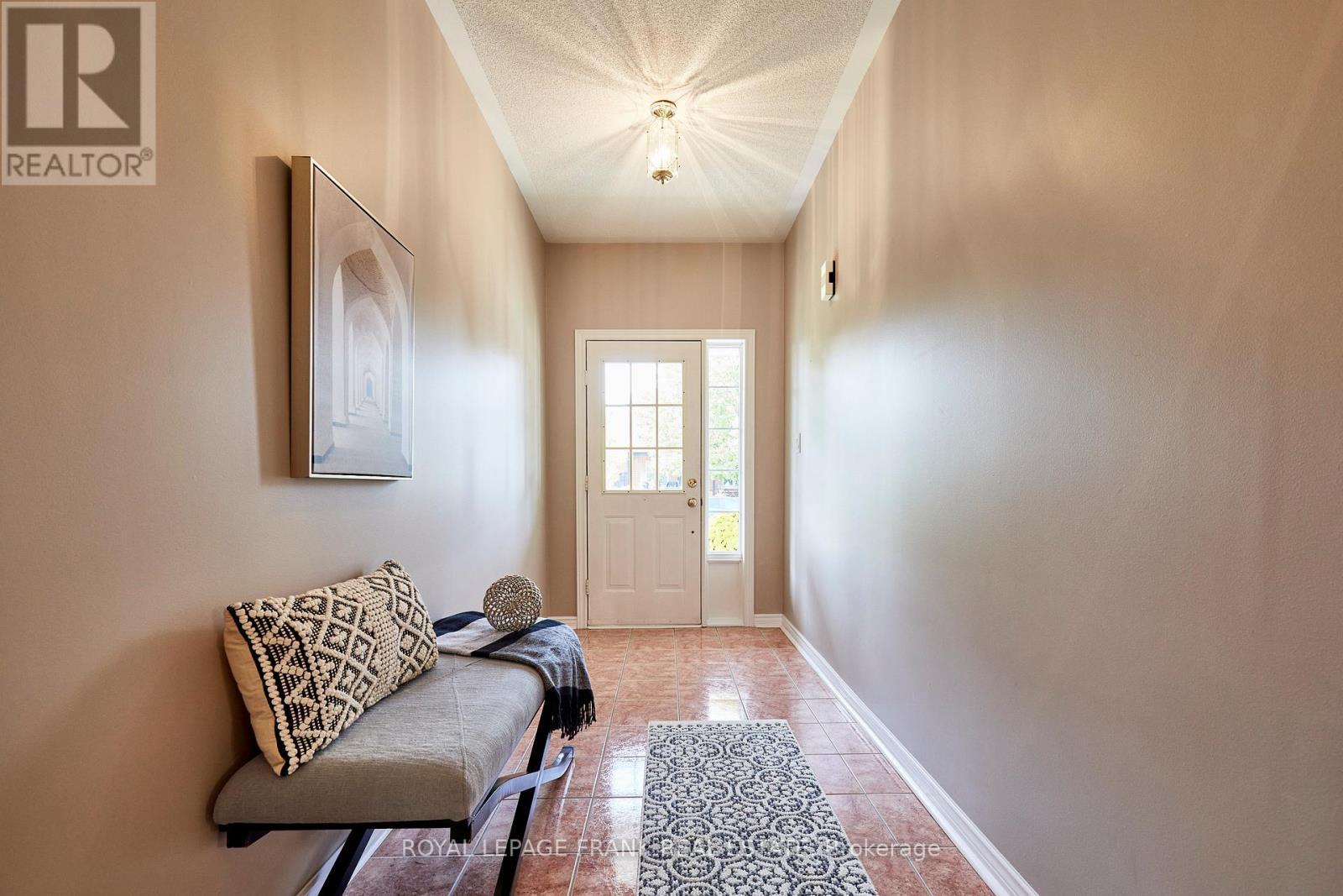 












65 WATERBURY CRESCENT

,
Scugog (Port Perry),




Ontario
L9L1R9

