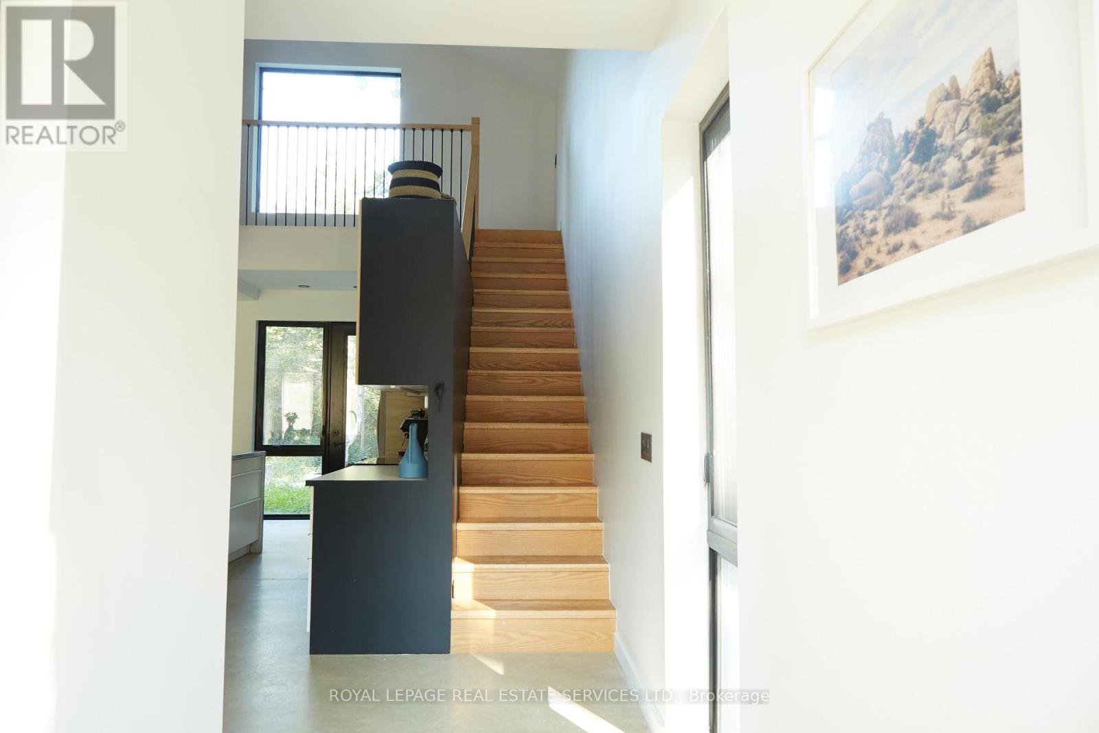 












372 PRINYERS COVE CRESCENT

,
Prince Edward County,




Ontario
K0K2T0

