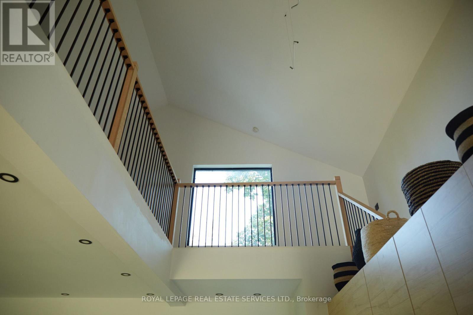 












372 PRINYERS COVE CRESCENT

,
Prince Edward County,




Ontario
K0K2T0

