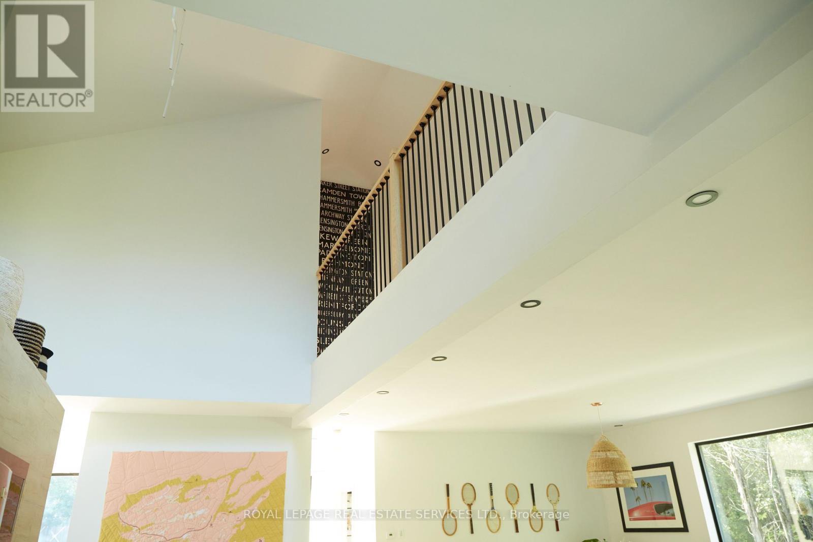 












372 PRINYERS COVE CRESCENT

,
Prince Edward County,




Ontario
K0K2T0

