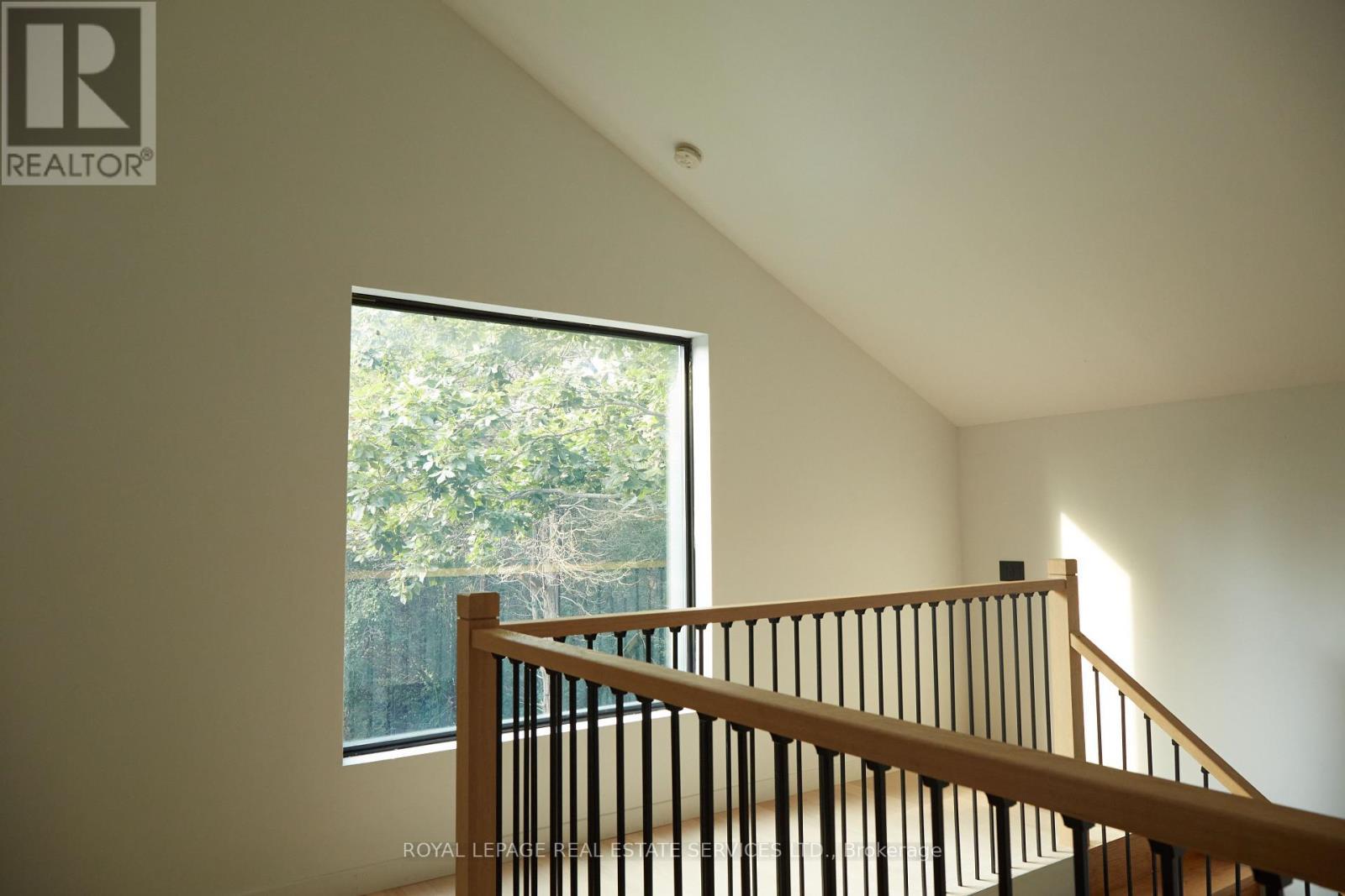












372 PRINYERS COVE CRESCENT

,
Prince Edward County,




Ontario
K0K2T0

