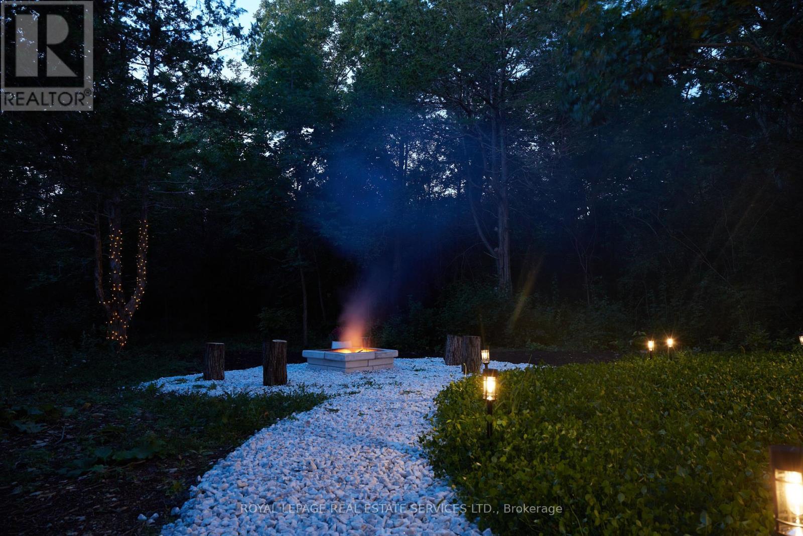 












372 PRINYERS COVE CRESCENT

,
Prince Edward County,




Ontario
K0K2T0

