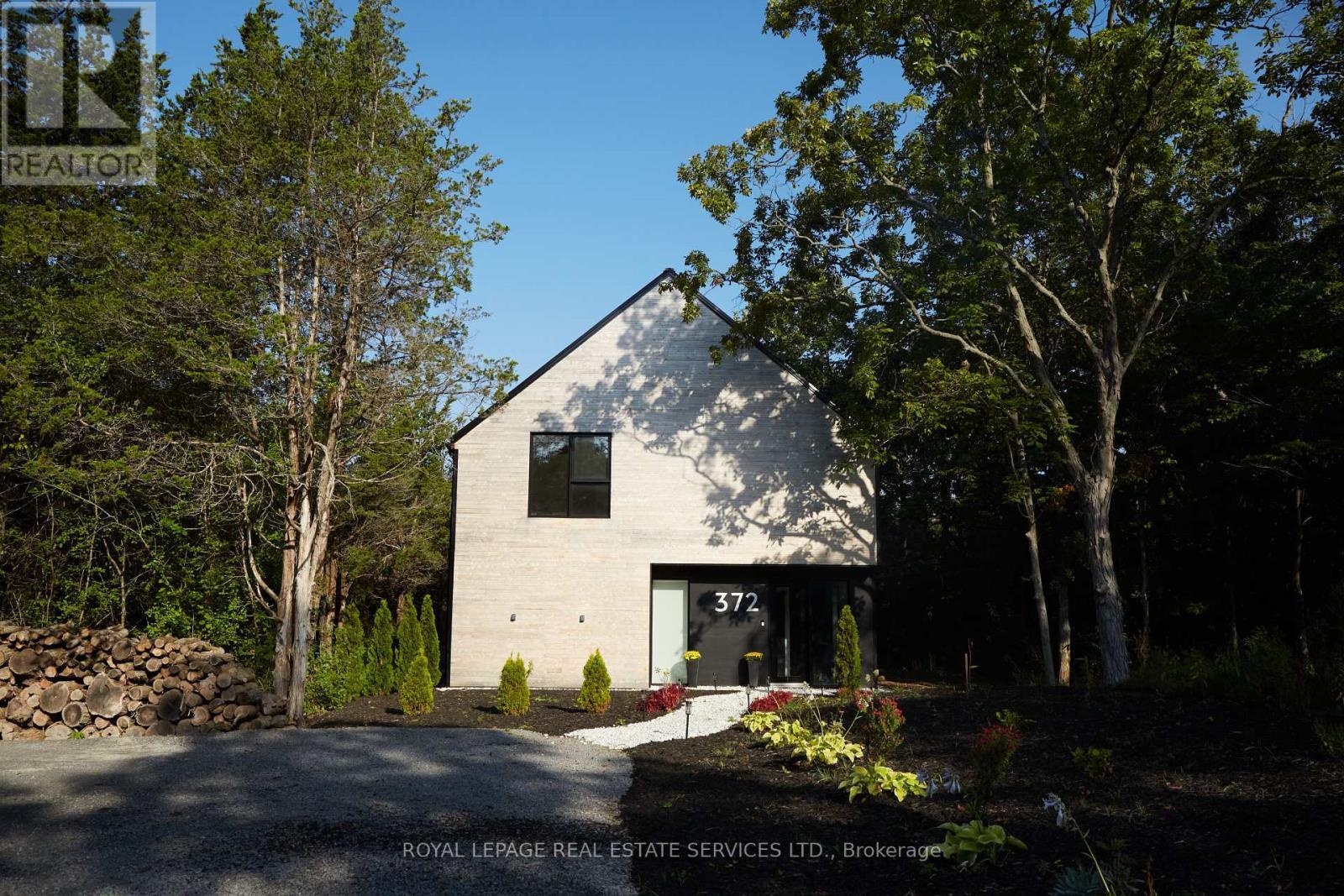 












372 PRINYERS COVE CRESCENT

,
Prince Edward County,




Ontario
K0K2T0

